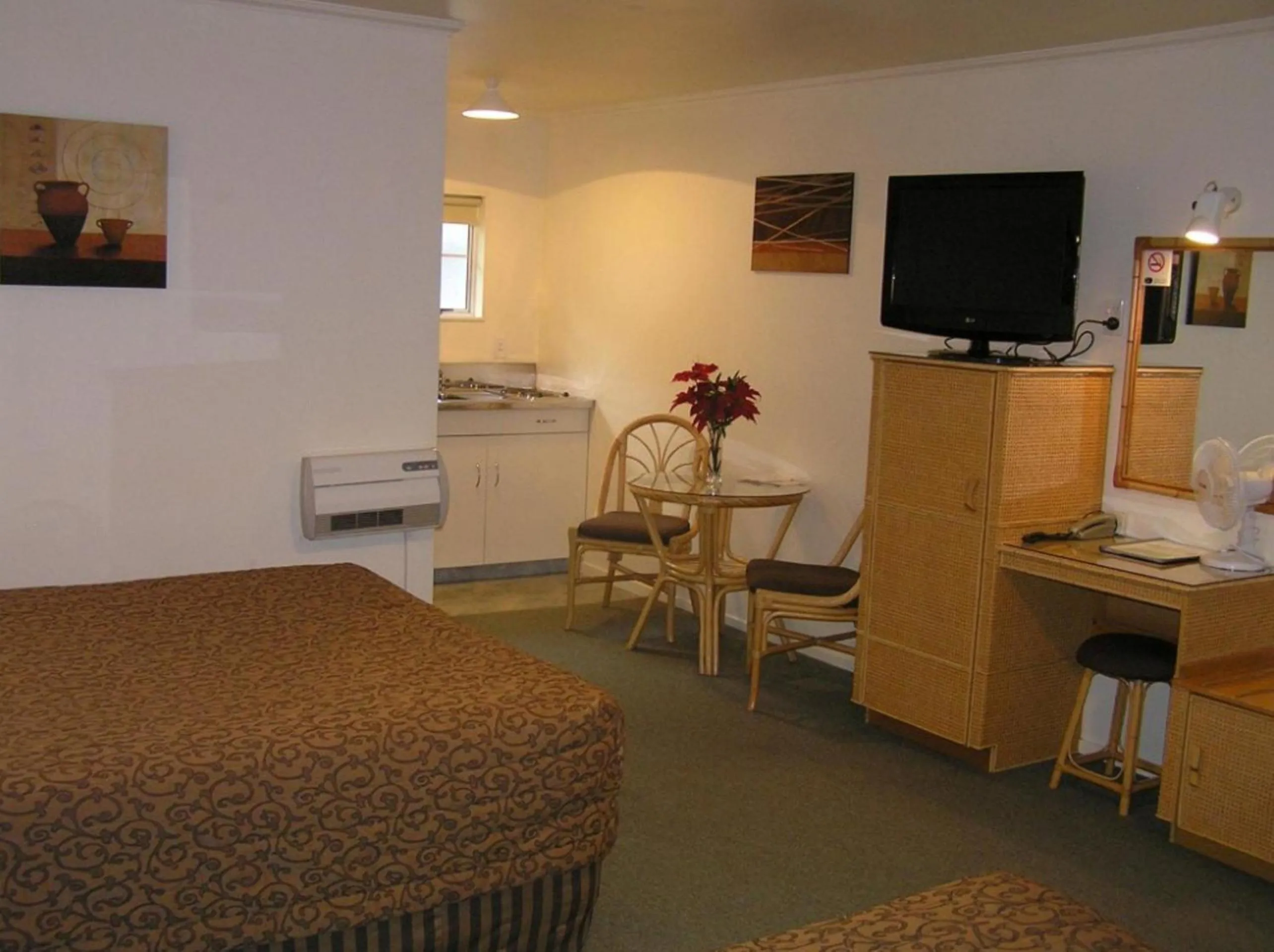 Decorative detail in Coachman Motel