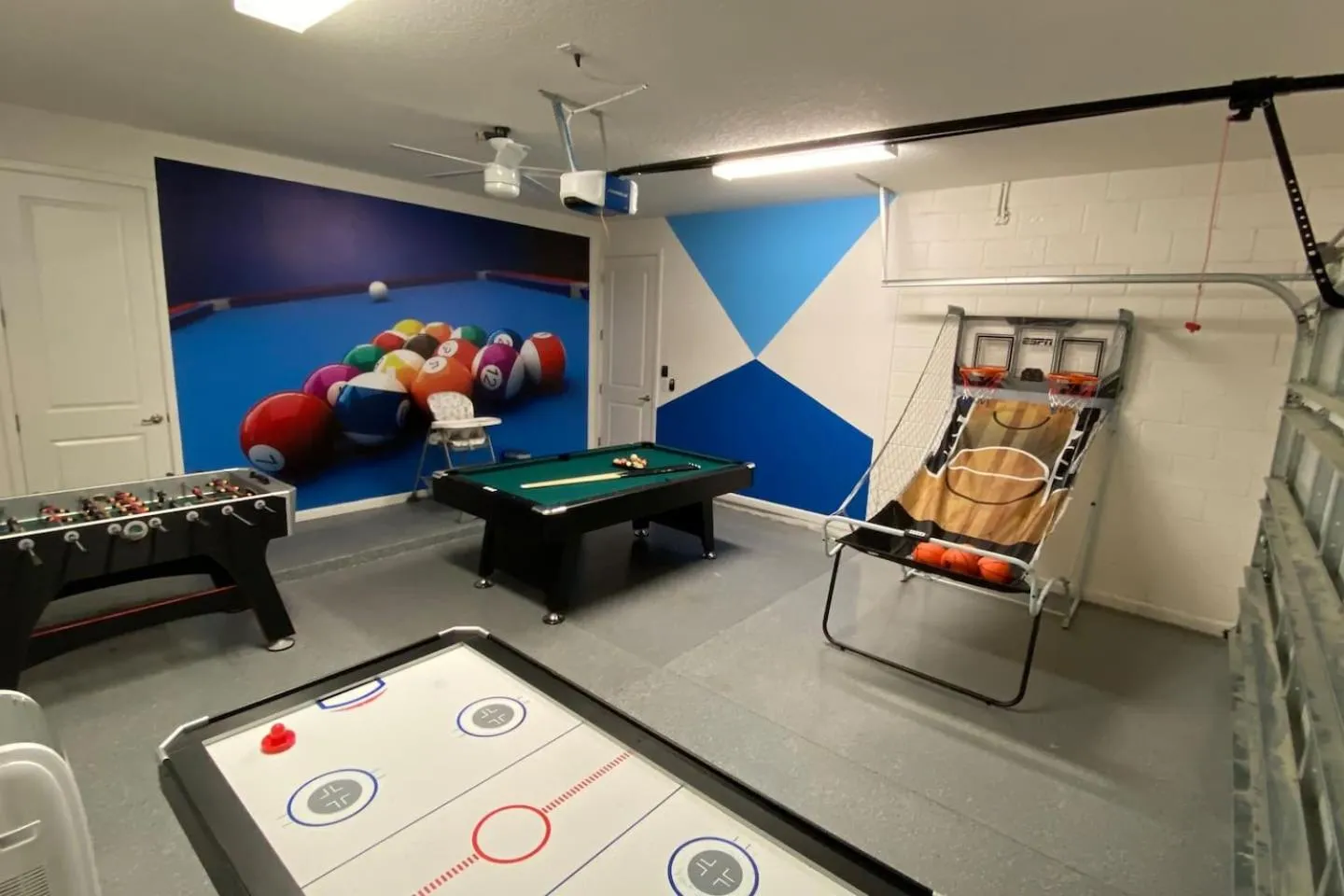 Game Room in 3840 Supreme Villa 6Bd Private Pool and Game Room