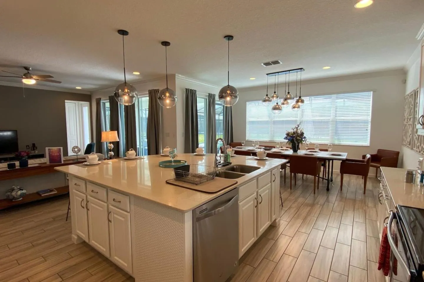 Kitchen or kitchenette in 3840 Supreme Villa 6Bd Private Pool and Game Room