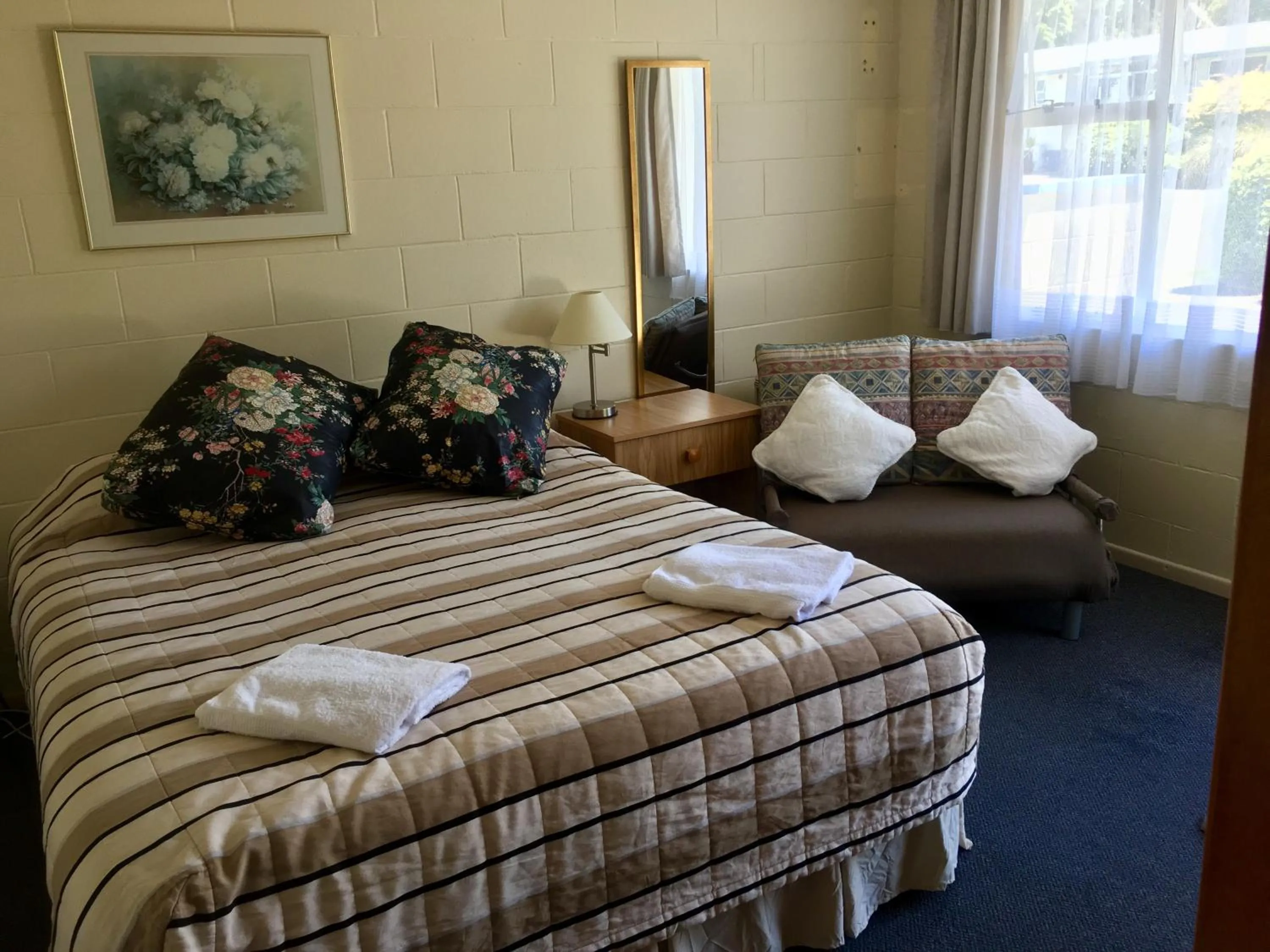 Bed in Alma Motel