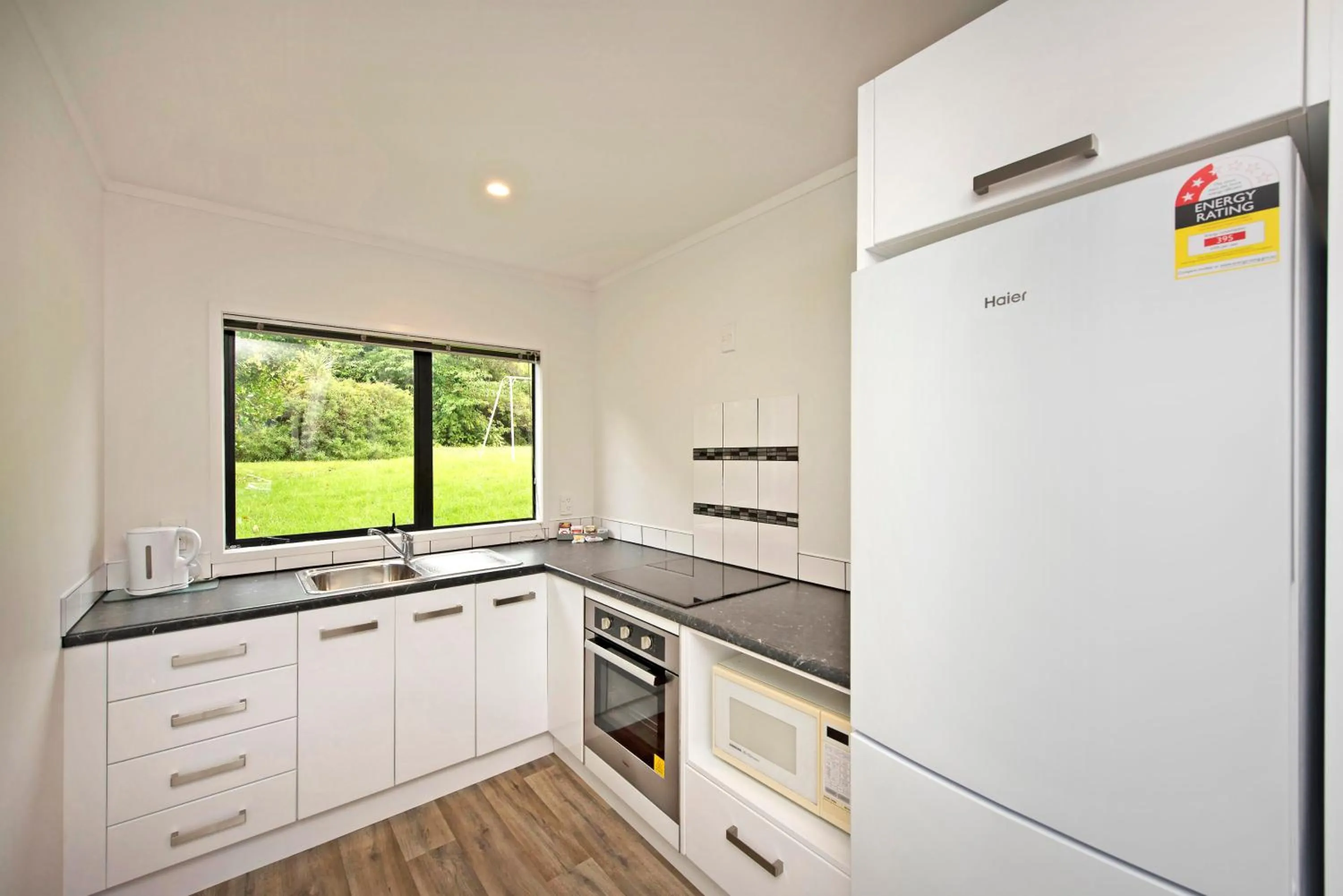 Camellia Court Motel