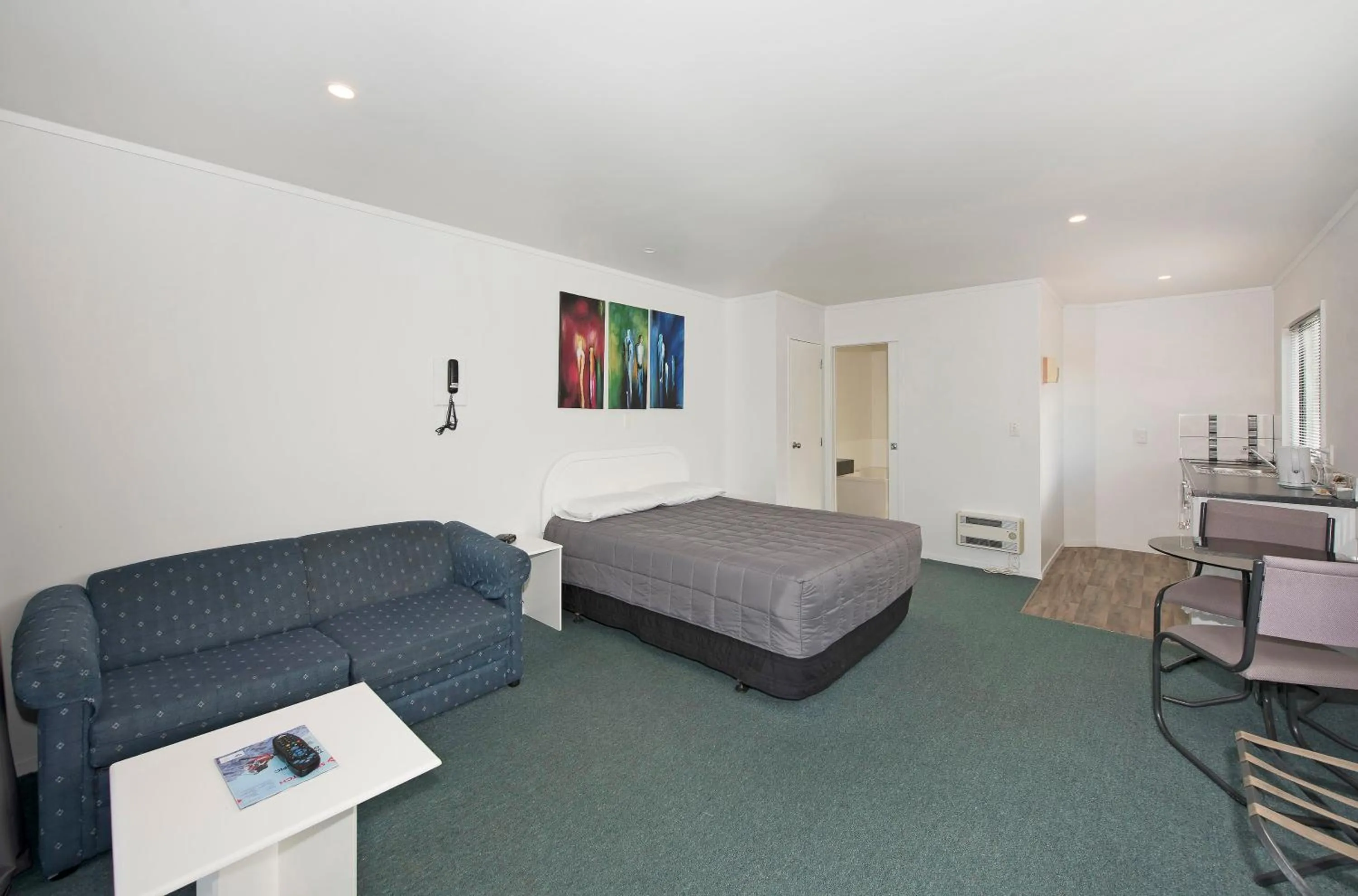 Bed in Camellia Court Motel