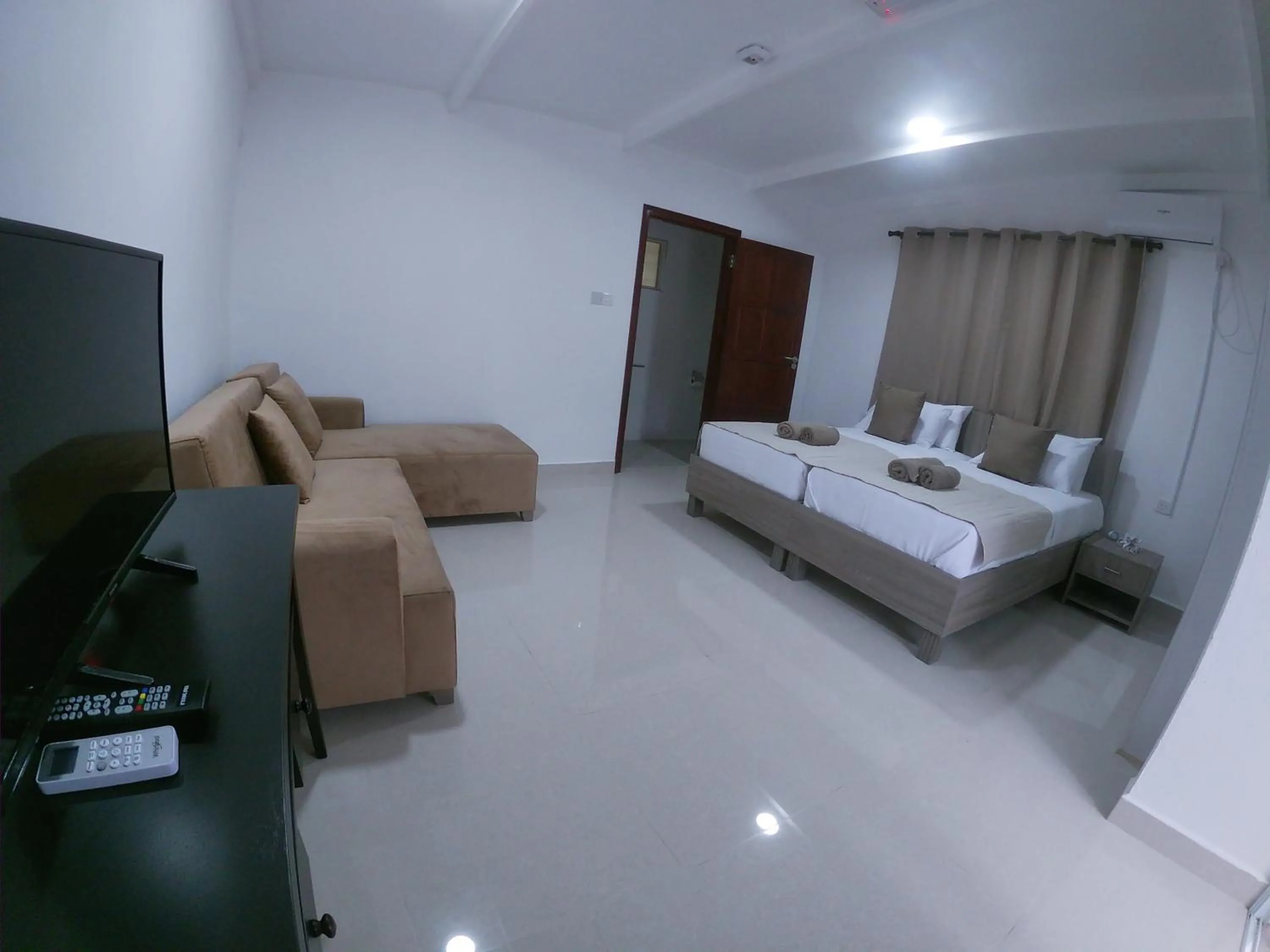 TV and multimedia, Bed in Hotel Plein Soleil