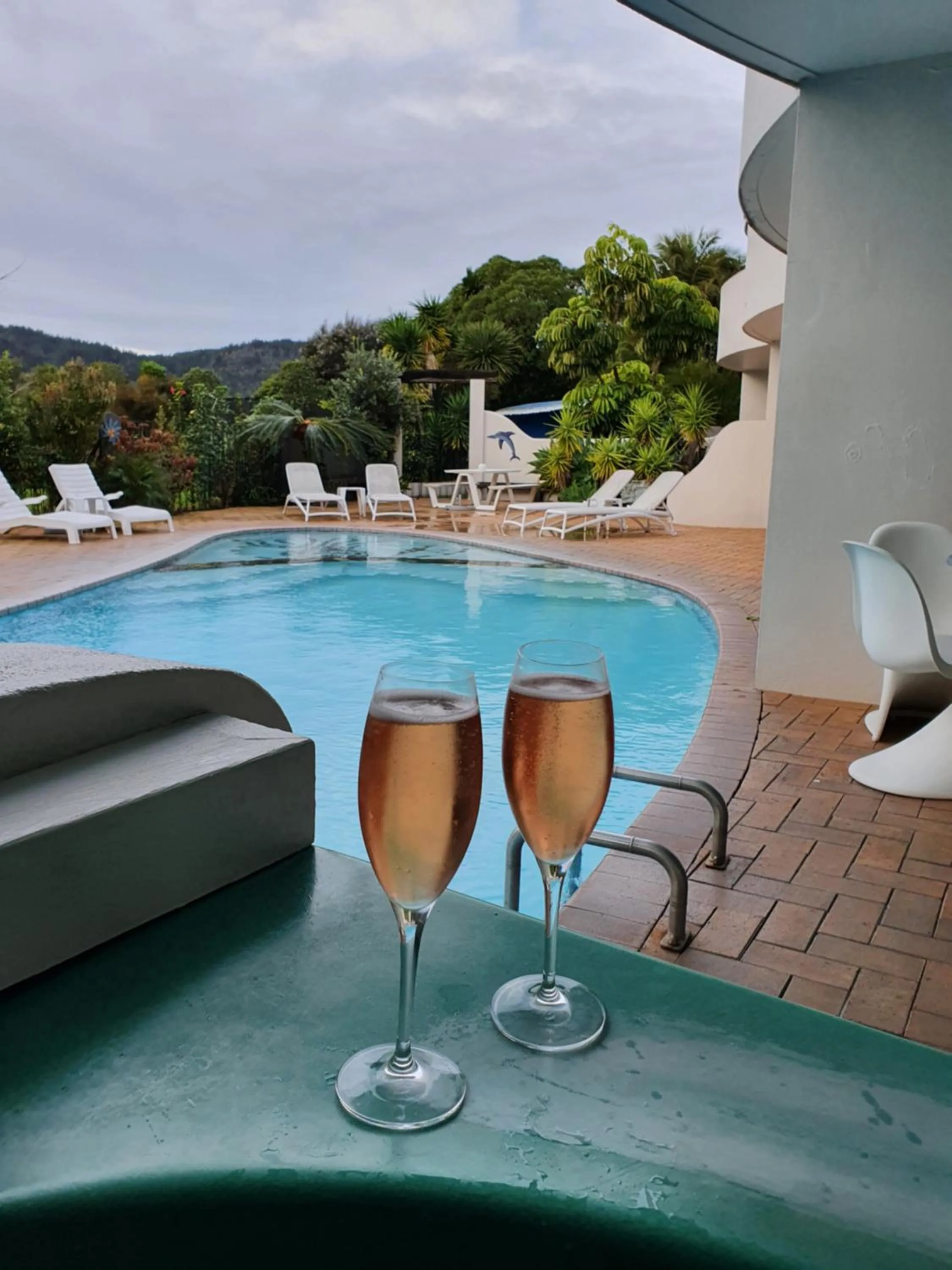 Pool view in Breakers Motel