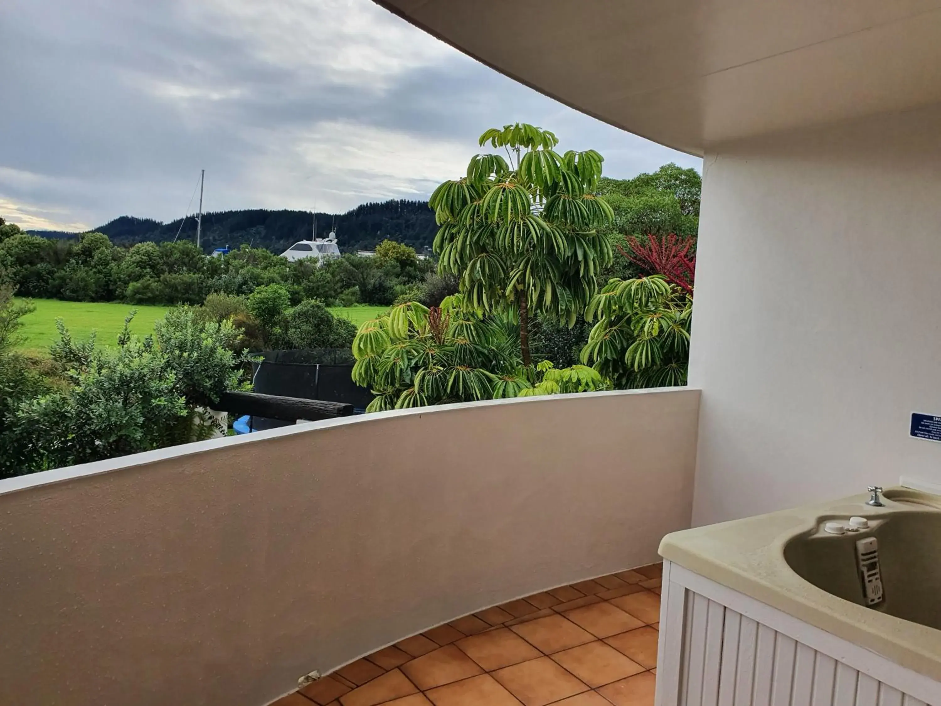 Studio with Hot Tub in Breakers Motel Studio with Hot Tub in Breakers Motel