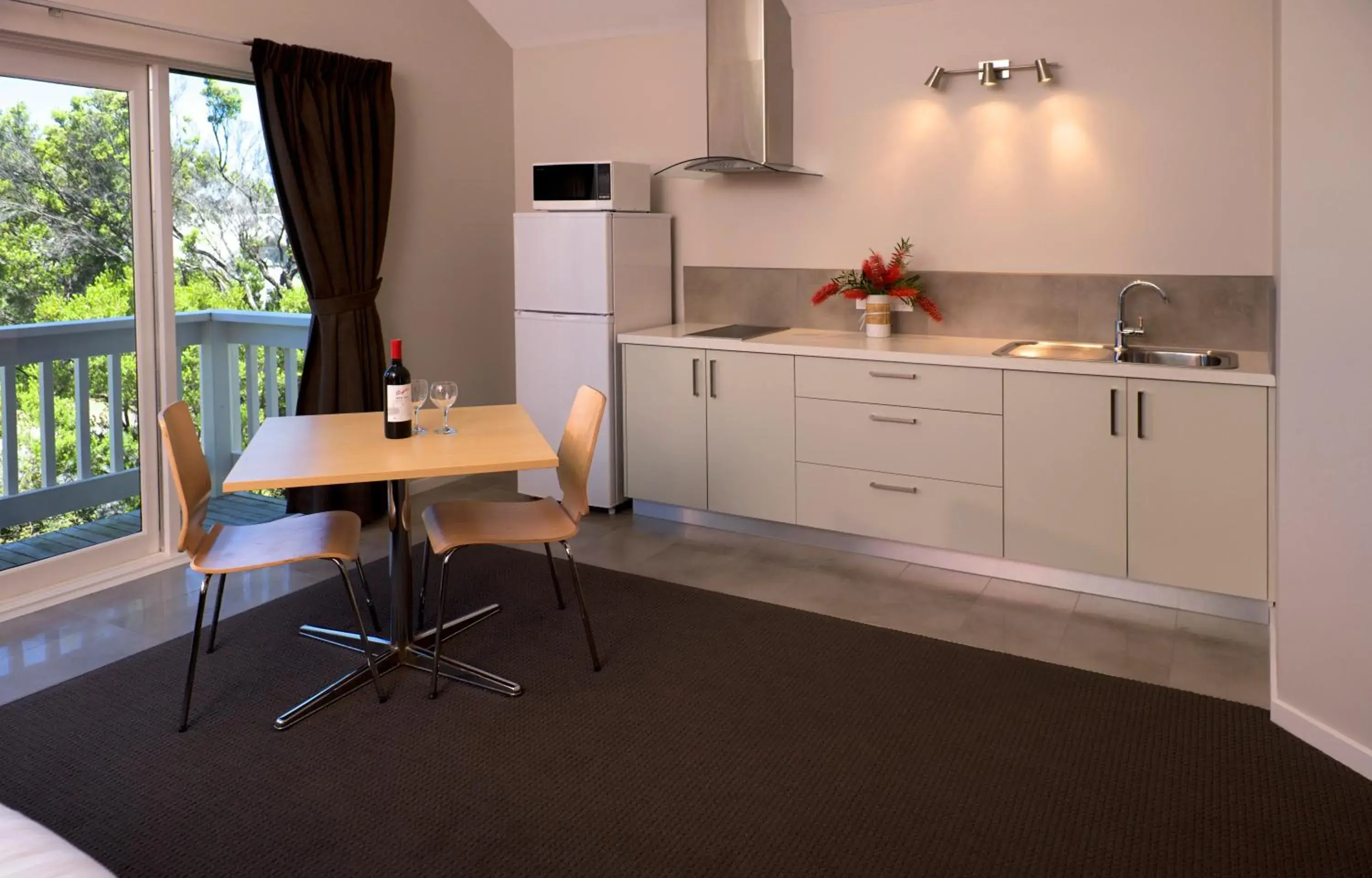 Kitchen or kitchenette in Boathouse Resort Studios and Suites Kitchen or kitchenette in Boathouse Resort Studios and Suites