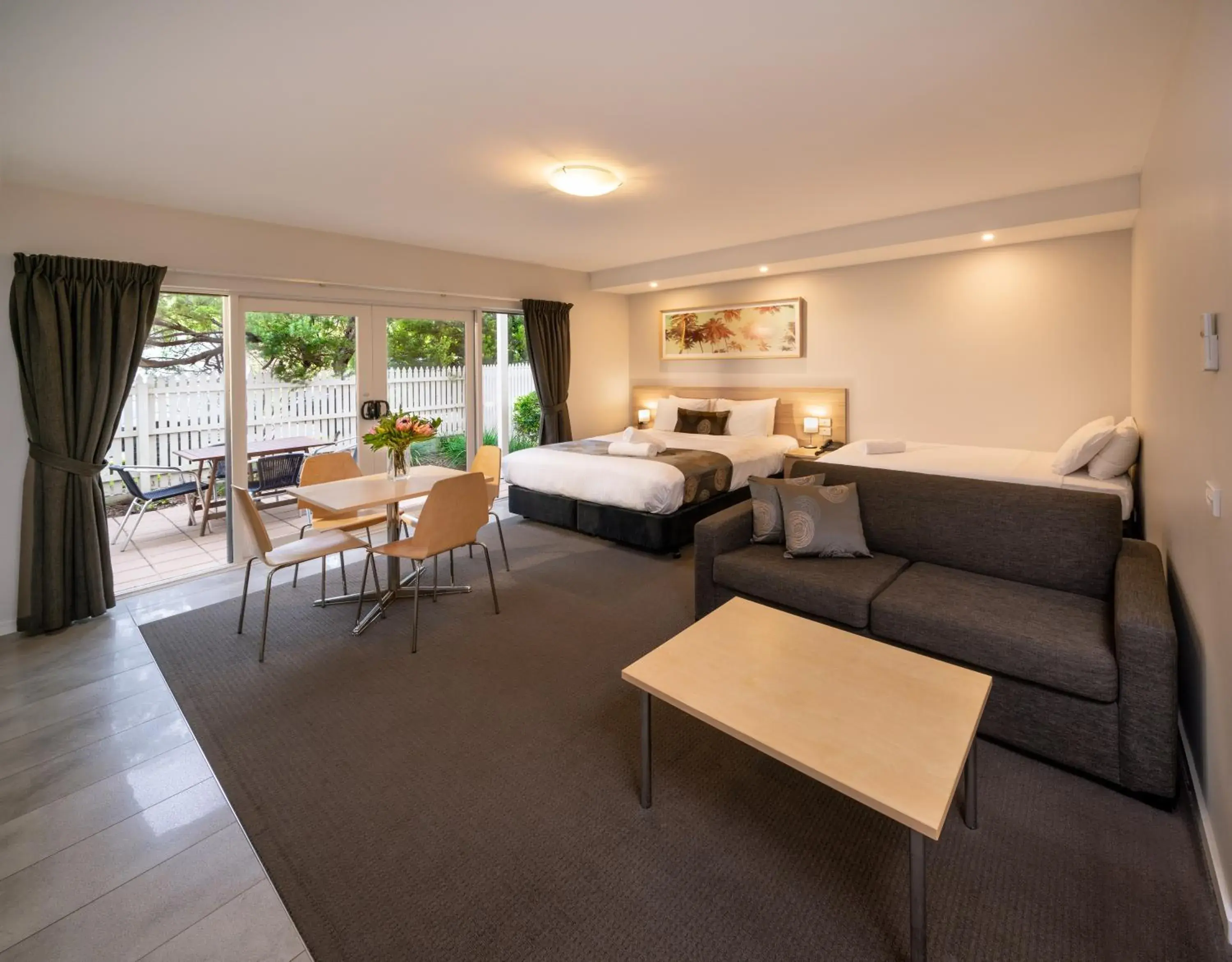 Bed in Boathouse Resort Studios and Suites Bed in Boathouse Resort Studios and Suites