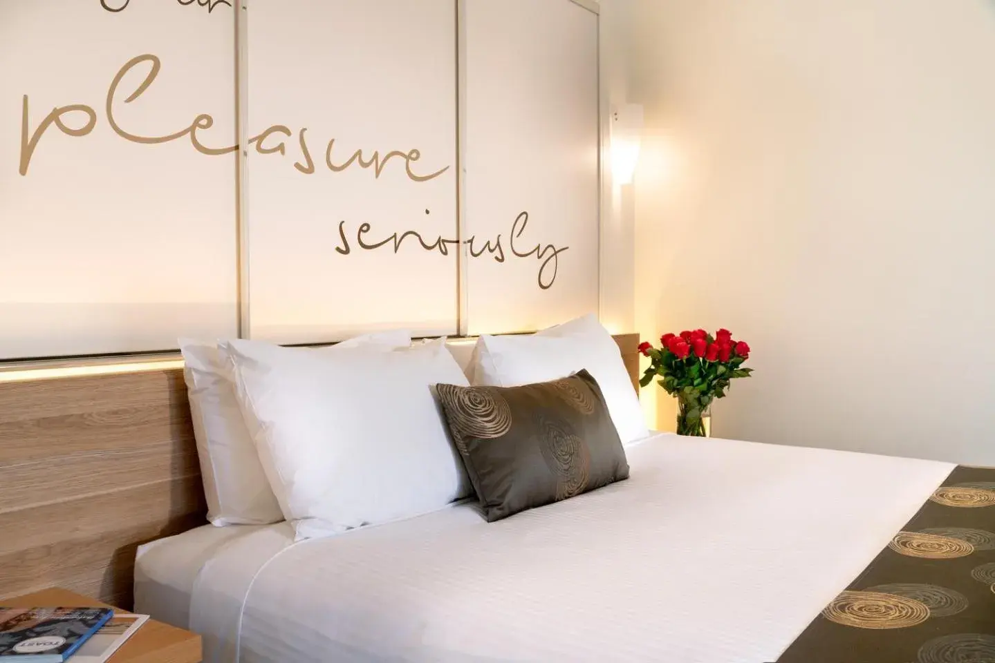 Decorative detail, Bed in Boathouse Resort Studios and Suites Decorative detail, Bed in Boathouse Resort Studios and Suites