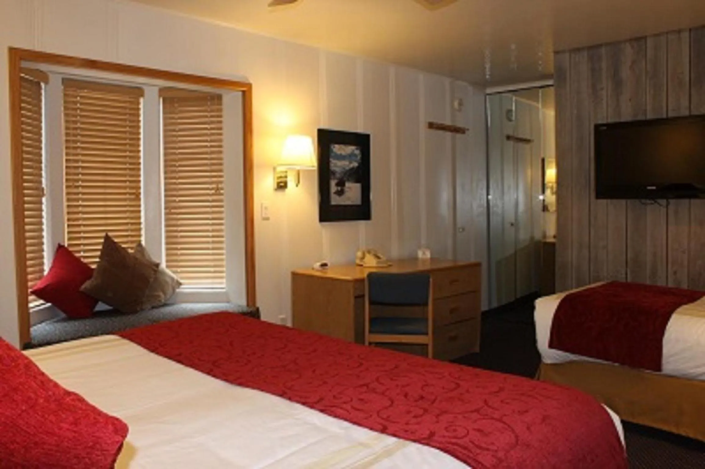 Photo of the whole room, Bed in St Moritz Lodge and Condominiums