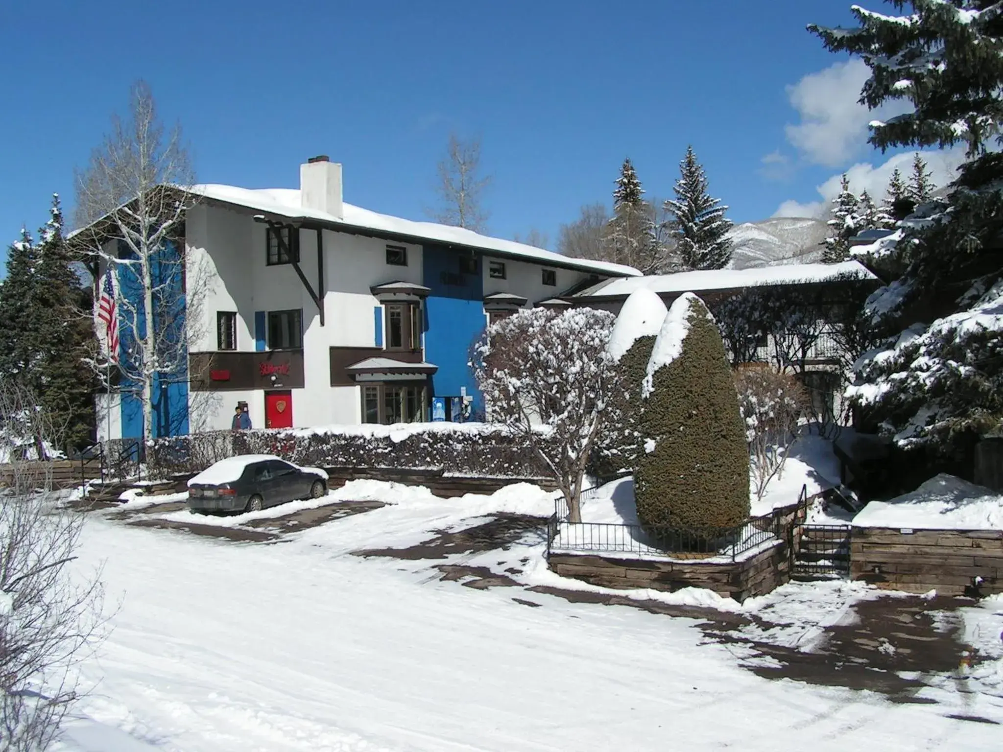Facade/entrance in St Moritz Lodge and Condominiums Facade/entrance in St Moritz Lodge and Condominiums