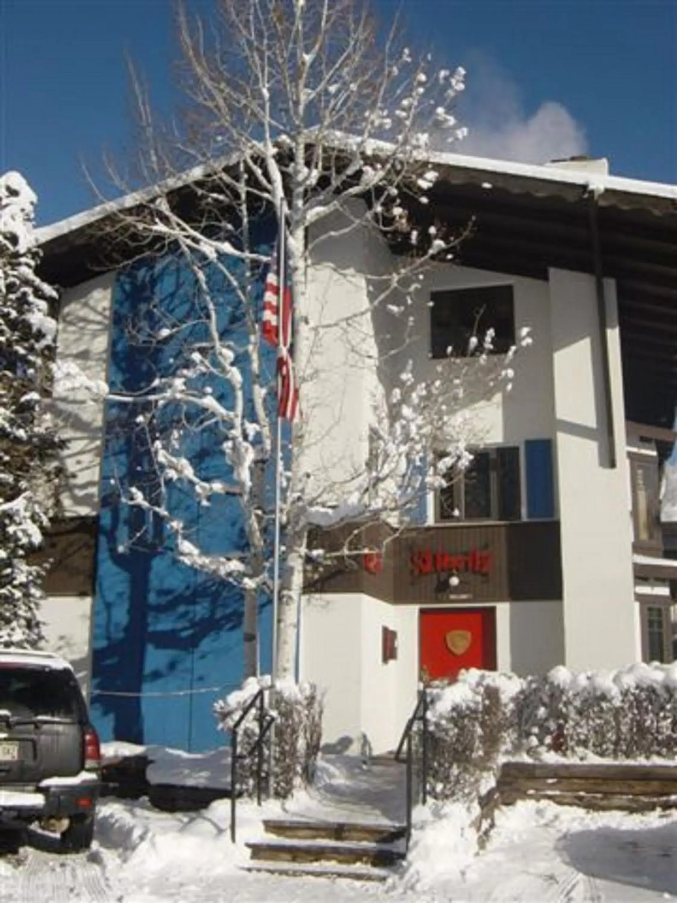 Facade/entrance in St Moritz Lodge and Condominiums Facade/entrance in St Moritz Lodge and Condominiums