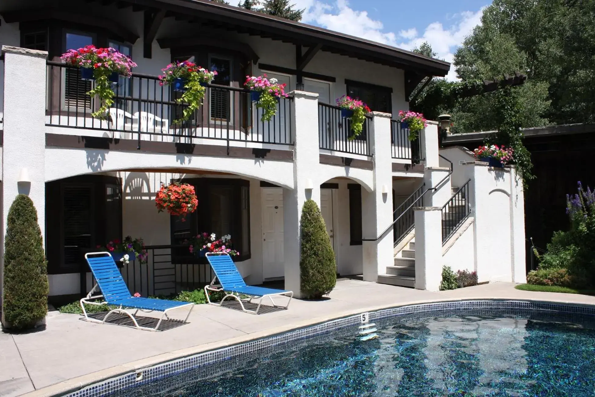 Swimming pool in St Moritz Lodge and Condominiums Swimming pool in St Moritz Lodge and Condominiums