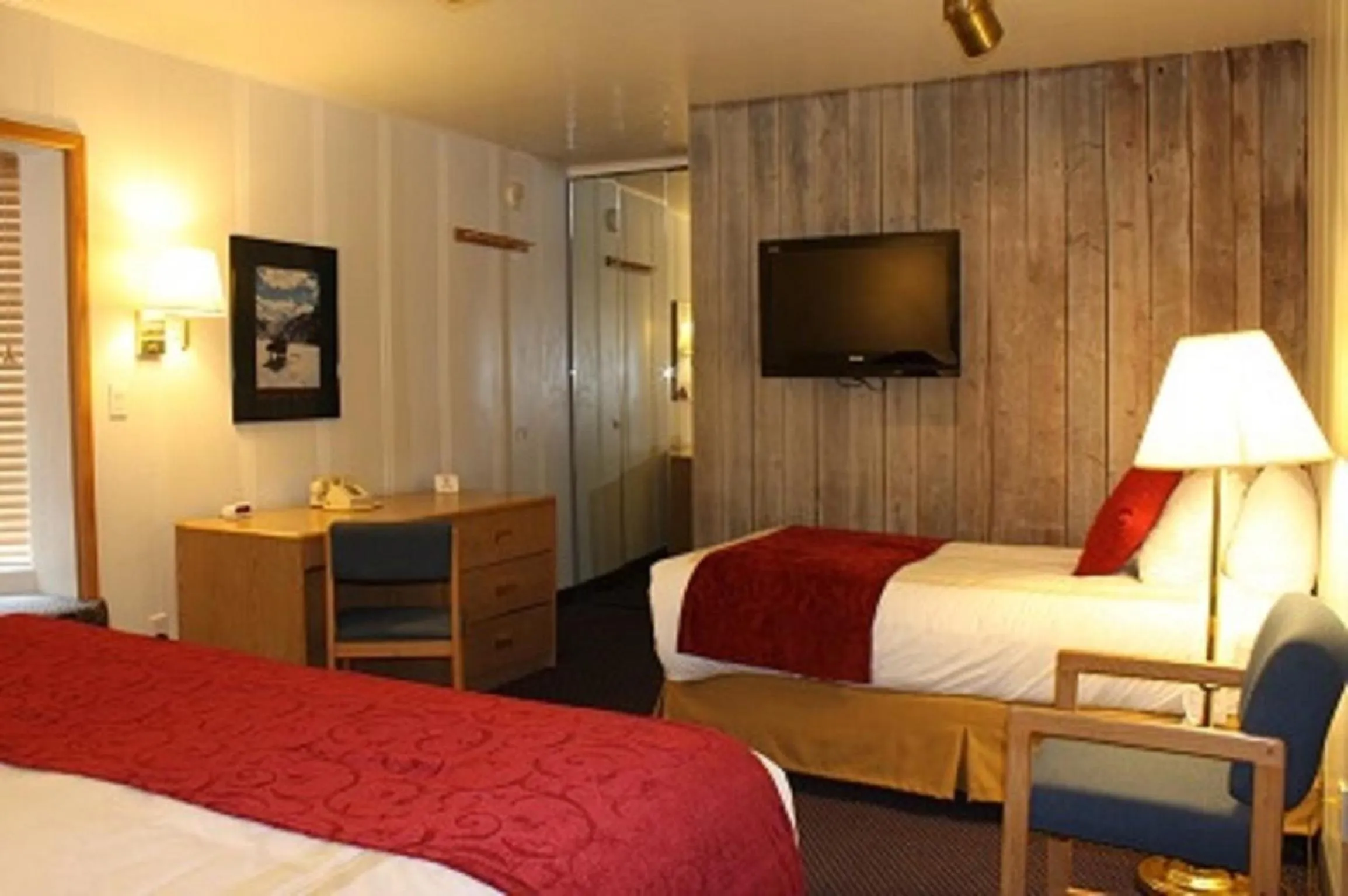 Photo of the whole room, Bed in St Moritz Lodge and Condominiums