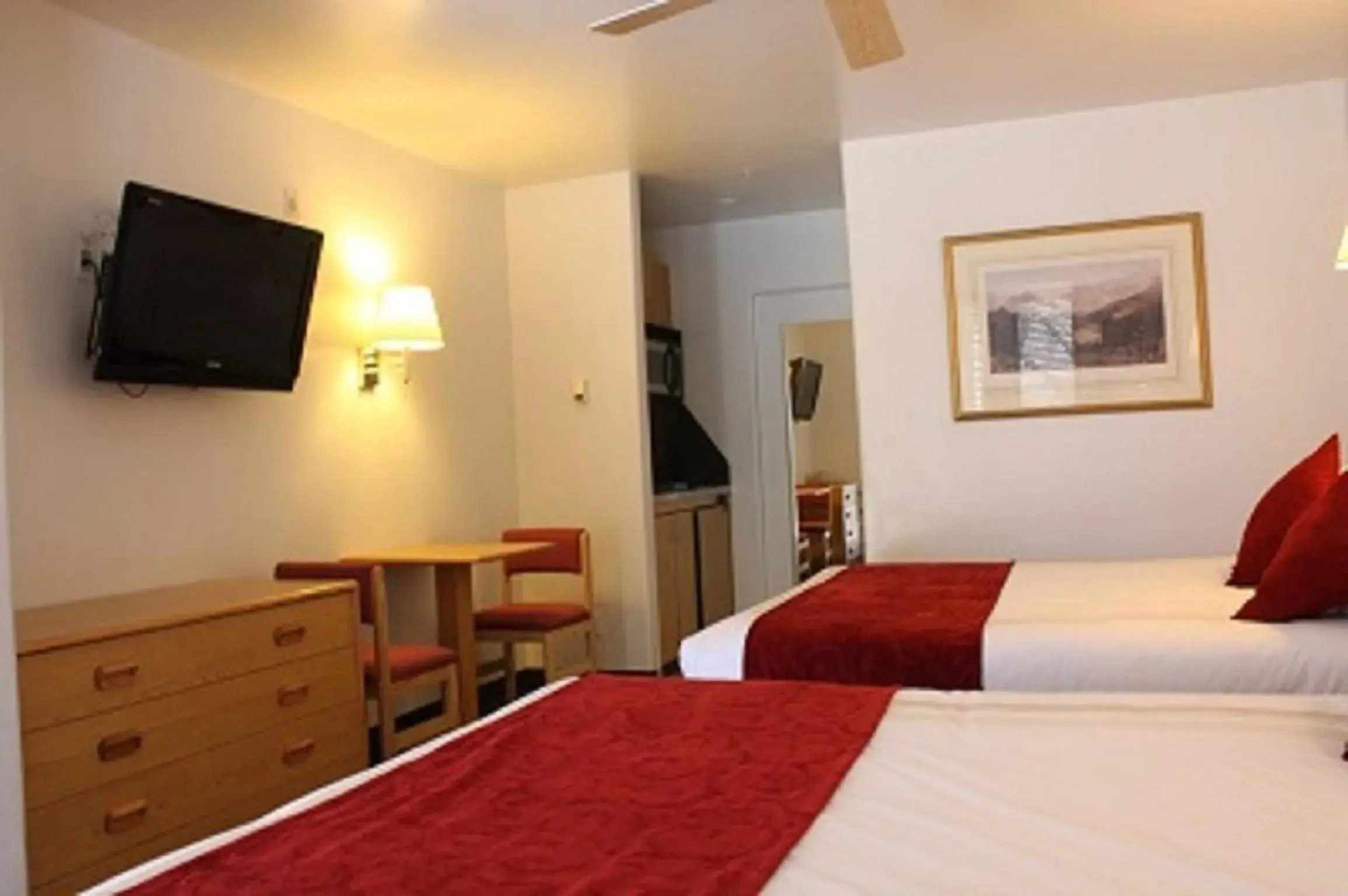 Queen Room with Two Queen Beds in St Moritz Lodge and Condominiums Queen Room with Two Queen Beds in St Moritz Lodge and Condominiums