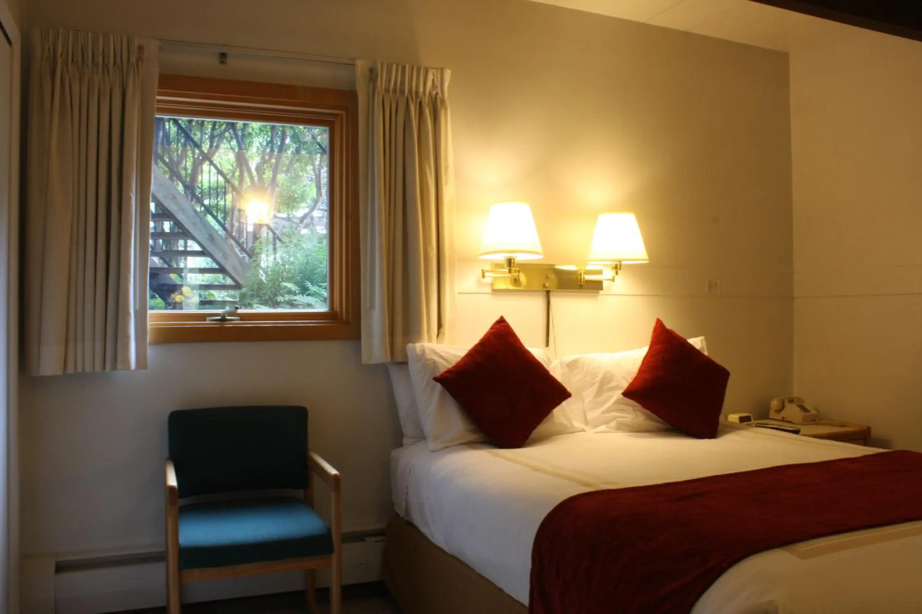 Bed in St Moritz Lodge and Condominiums Bed in St Moritz Lodge and Condominiums
