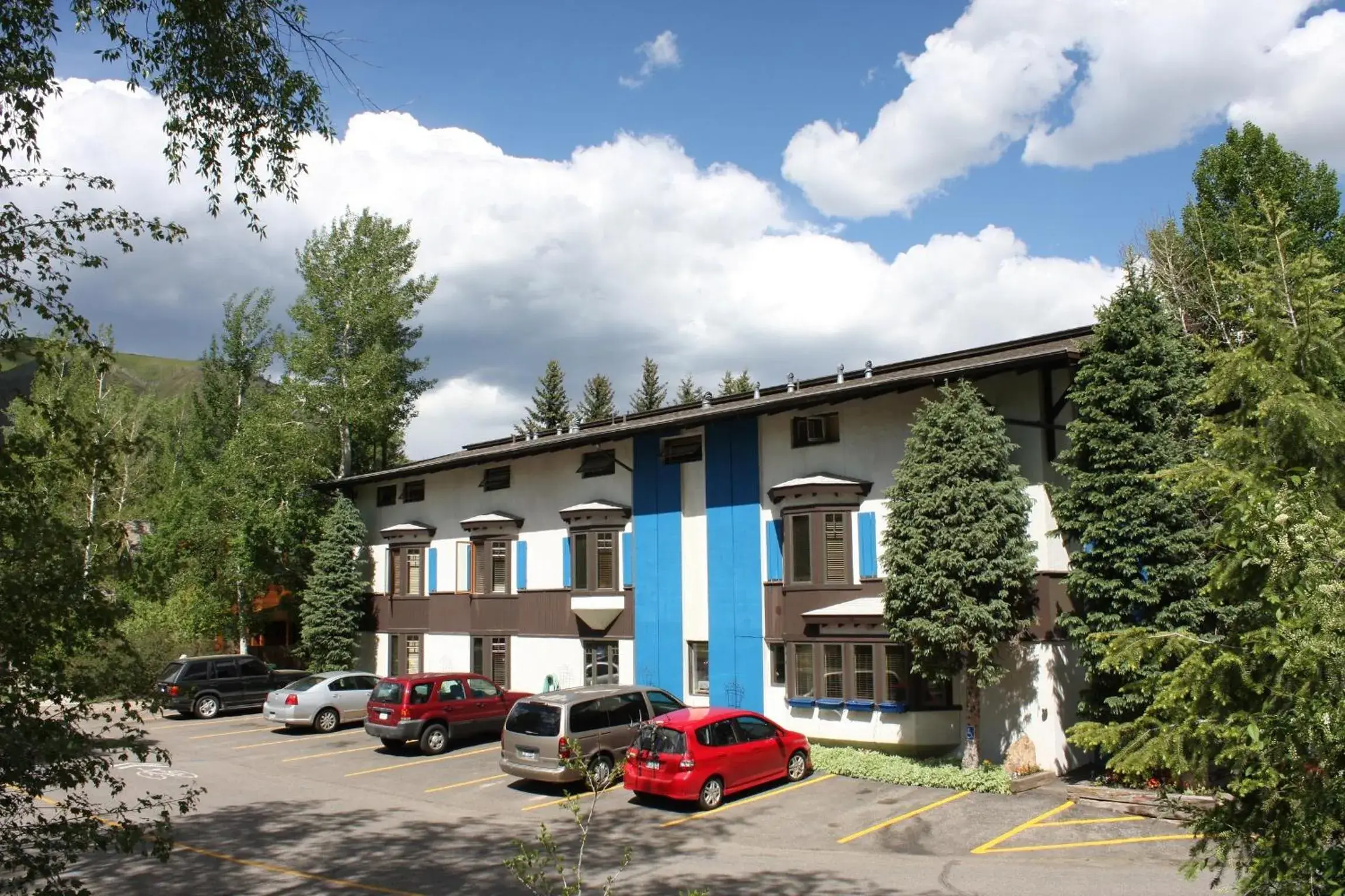 Facade/entrance in St Moritz Lodge and Condominiums Facade/entrance in St Moritz Lodge and Condominiums