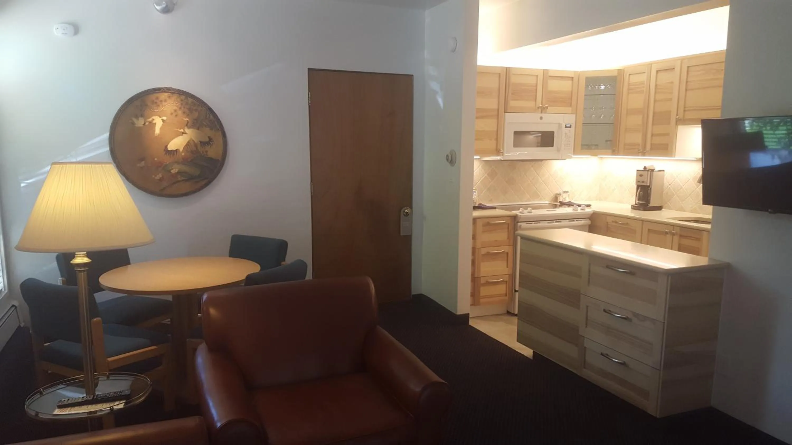 Dining area in St Moritz Lodge and Condominiums