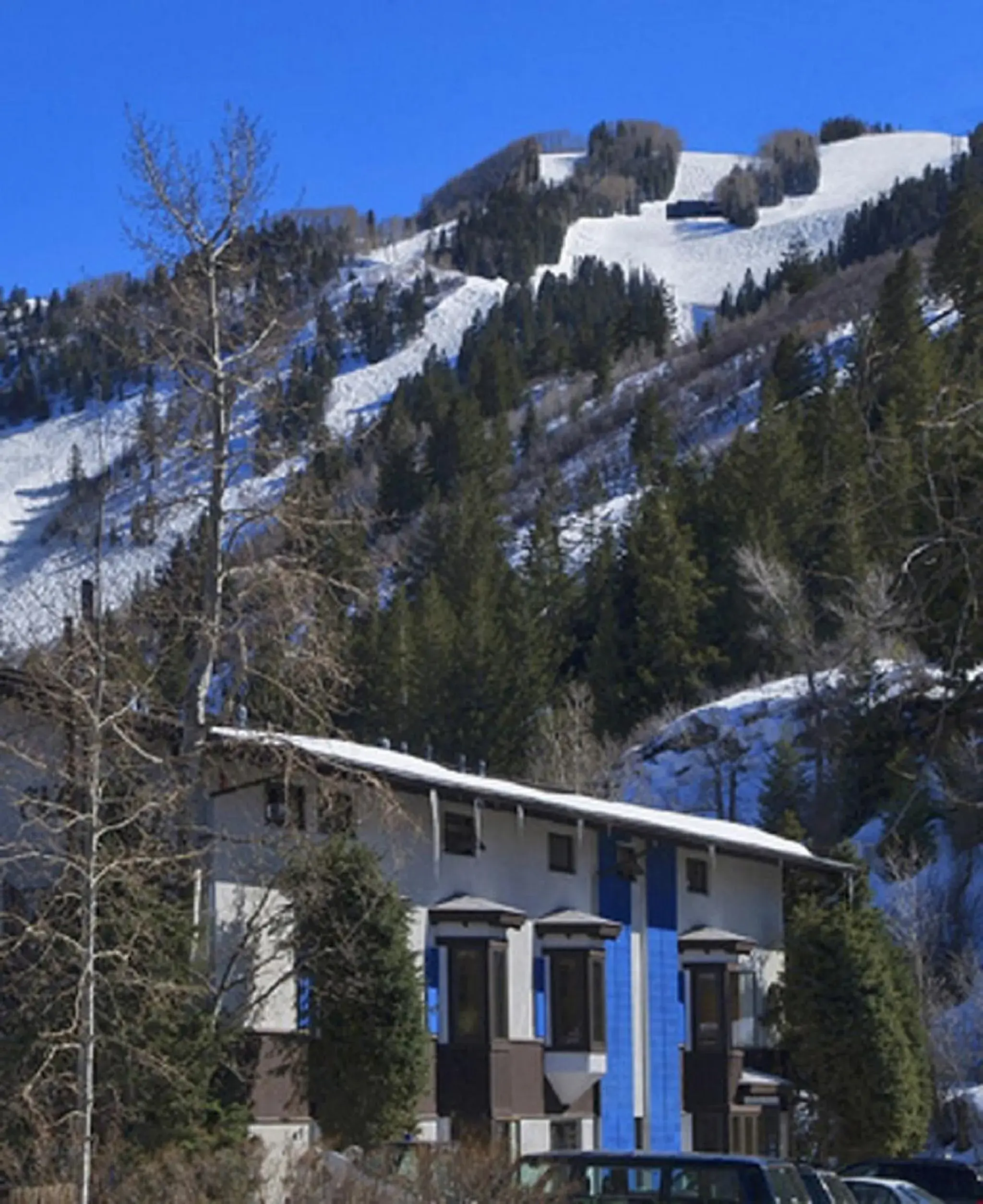 Facade/entrance in St Moritz Lodge and Condominiums Facade/entrance in St Moritz Lodge and Condominiums