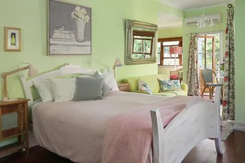 The Spotted Chook and Amelie's Petite Maison