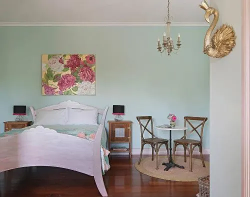 The Spotted Chook and Amelie's Petite Maison