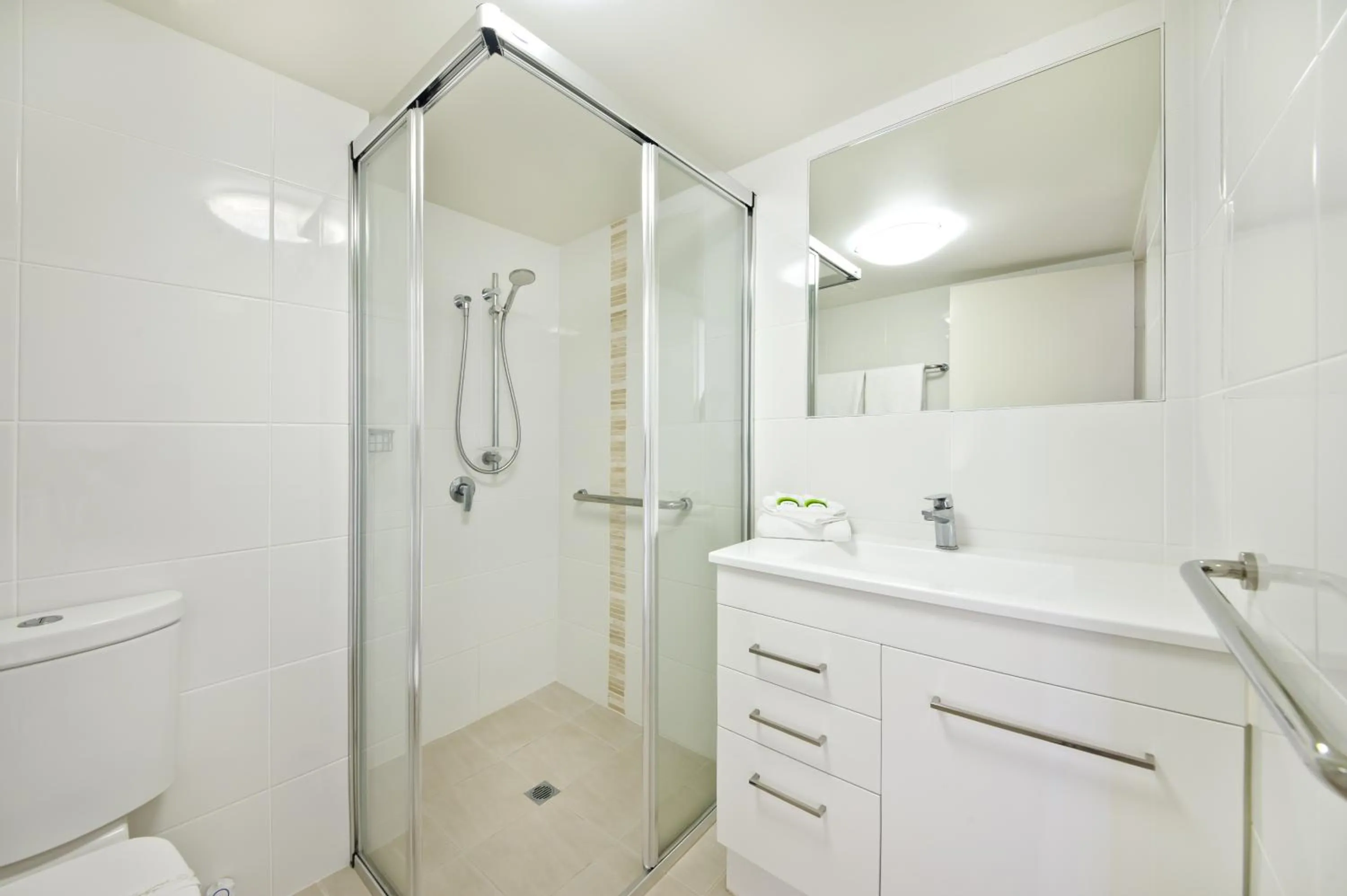 Bathroom in Berkeley on the Beach