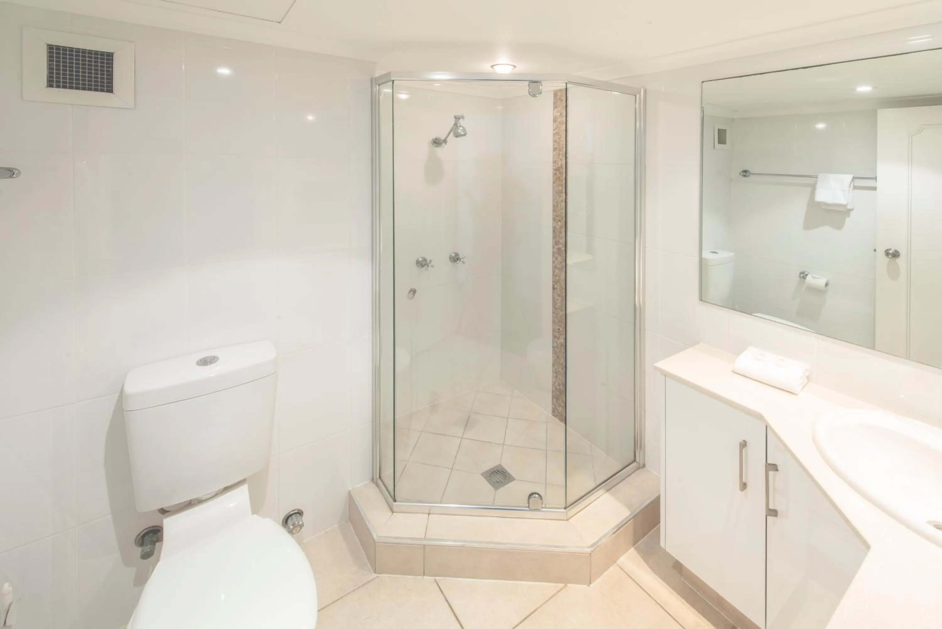 Bathroom in Berkeley on the Beach