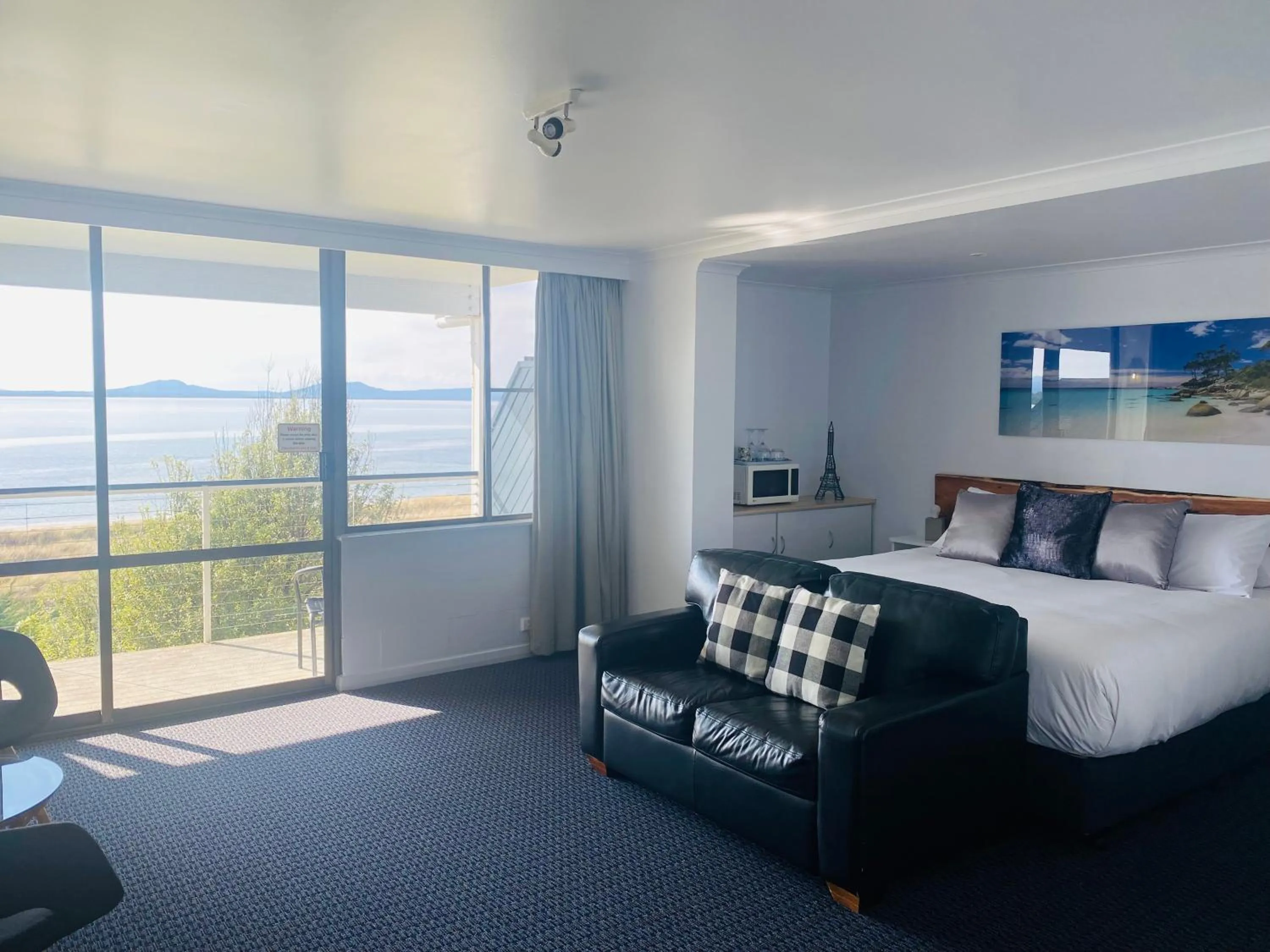 Bed in Swansea Motor Inn Tasmania