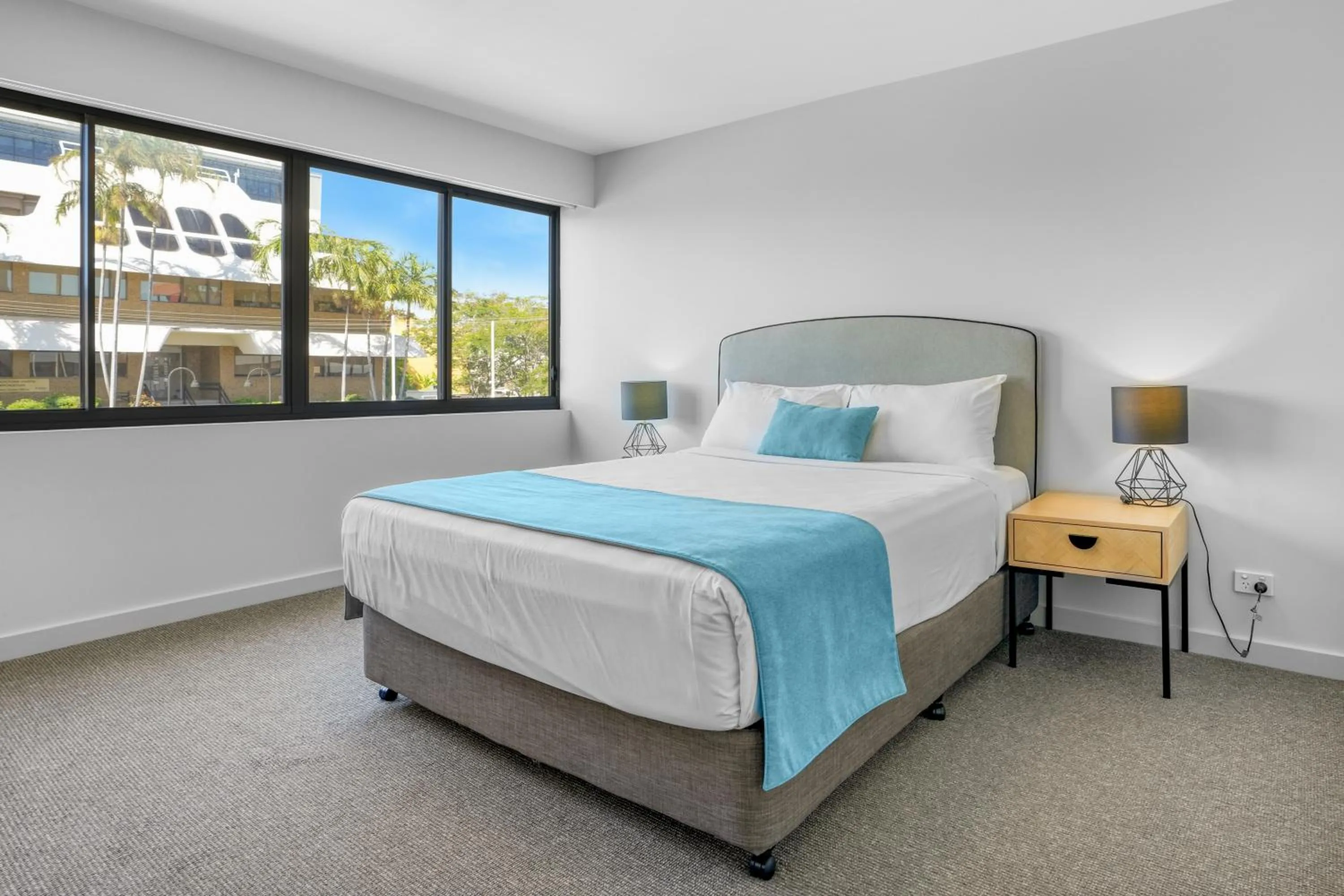 Bed in Gladstone Reef Hotel Motel