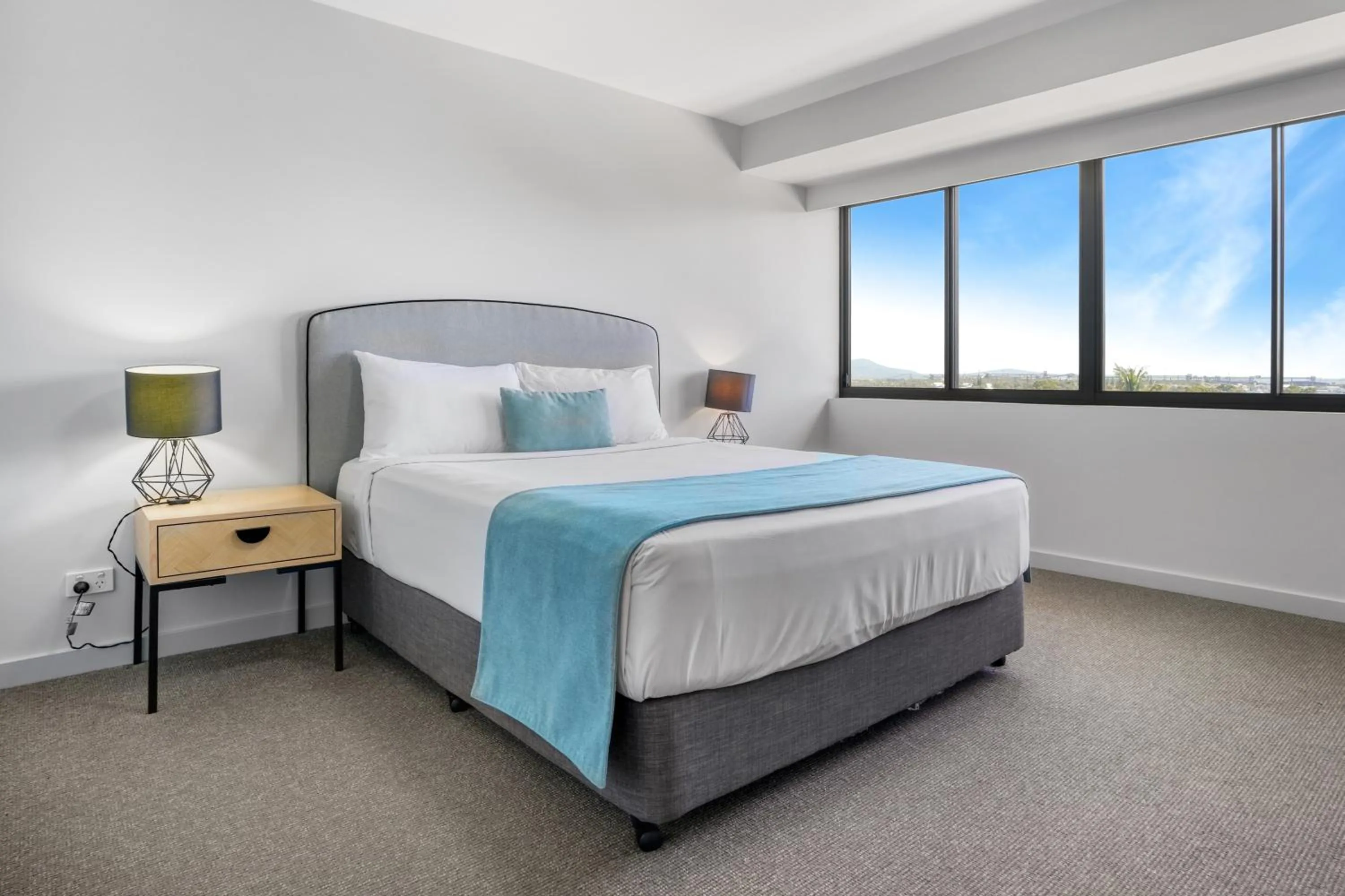 Bed in Gladstone Reef Hotel Motel