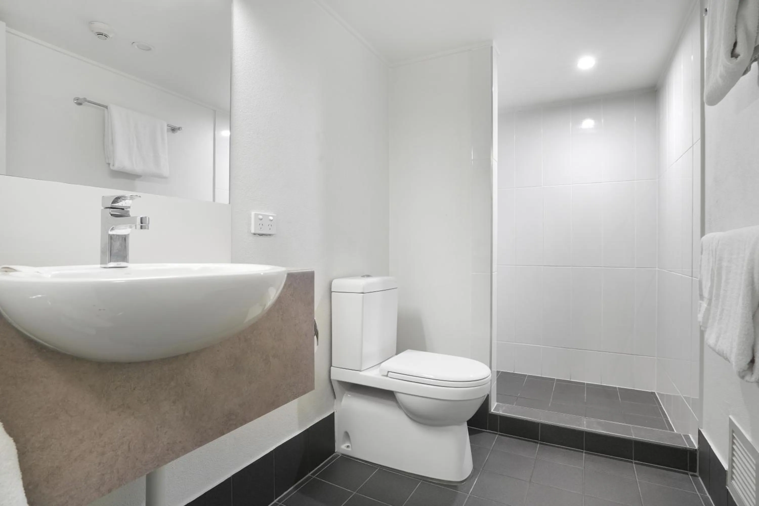 Gladstone Reef Hotel Motel