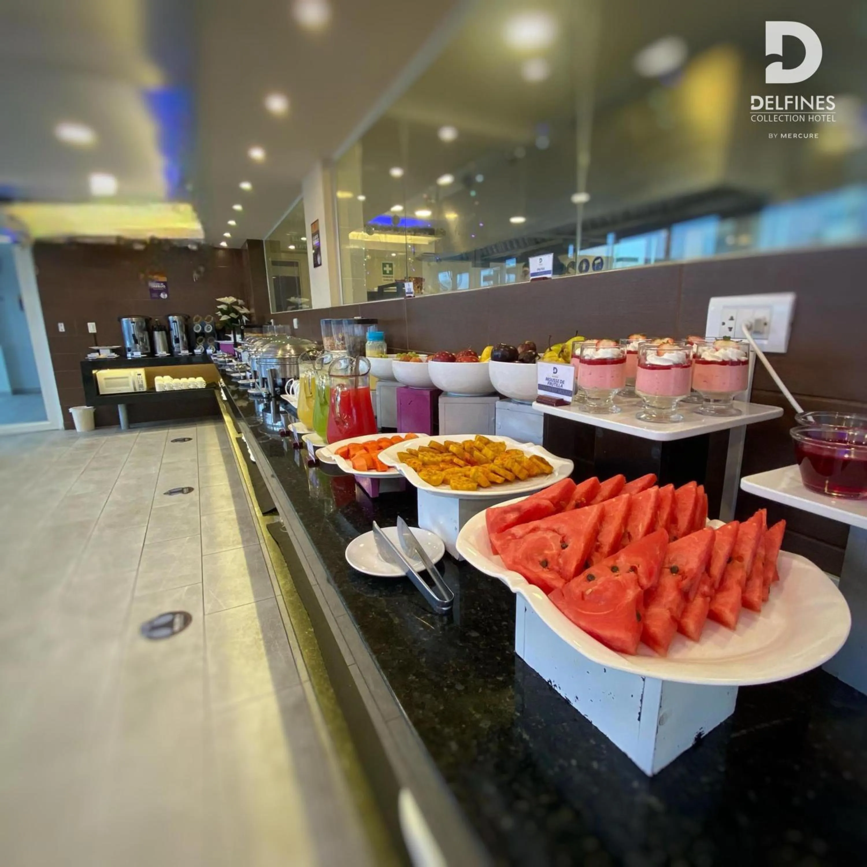 Restaurant/places to eat in Delfines Collection Hotel by Mercure