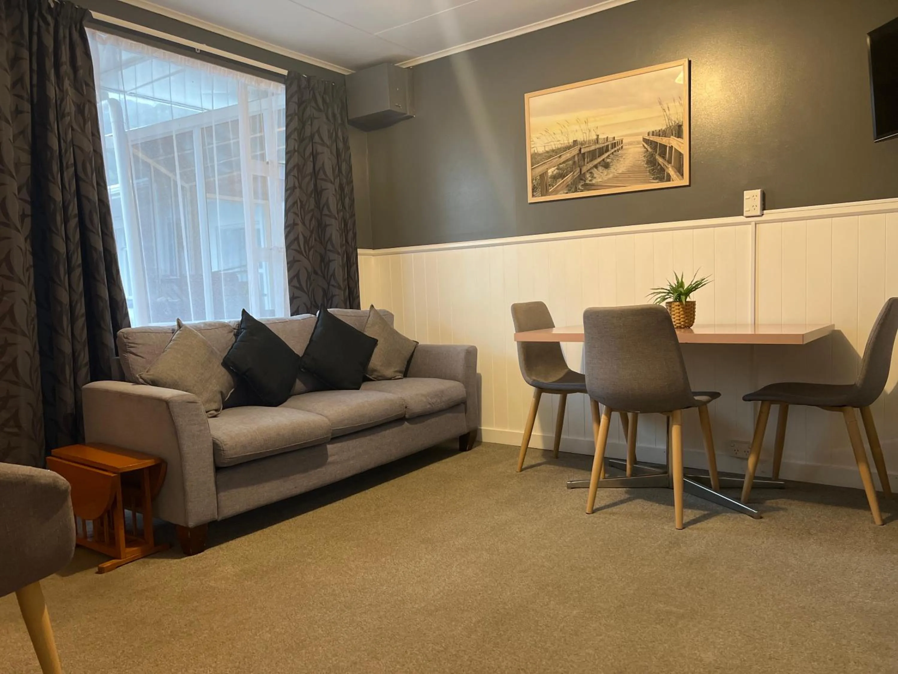 Living room in High Street Living Motel