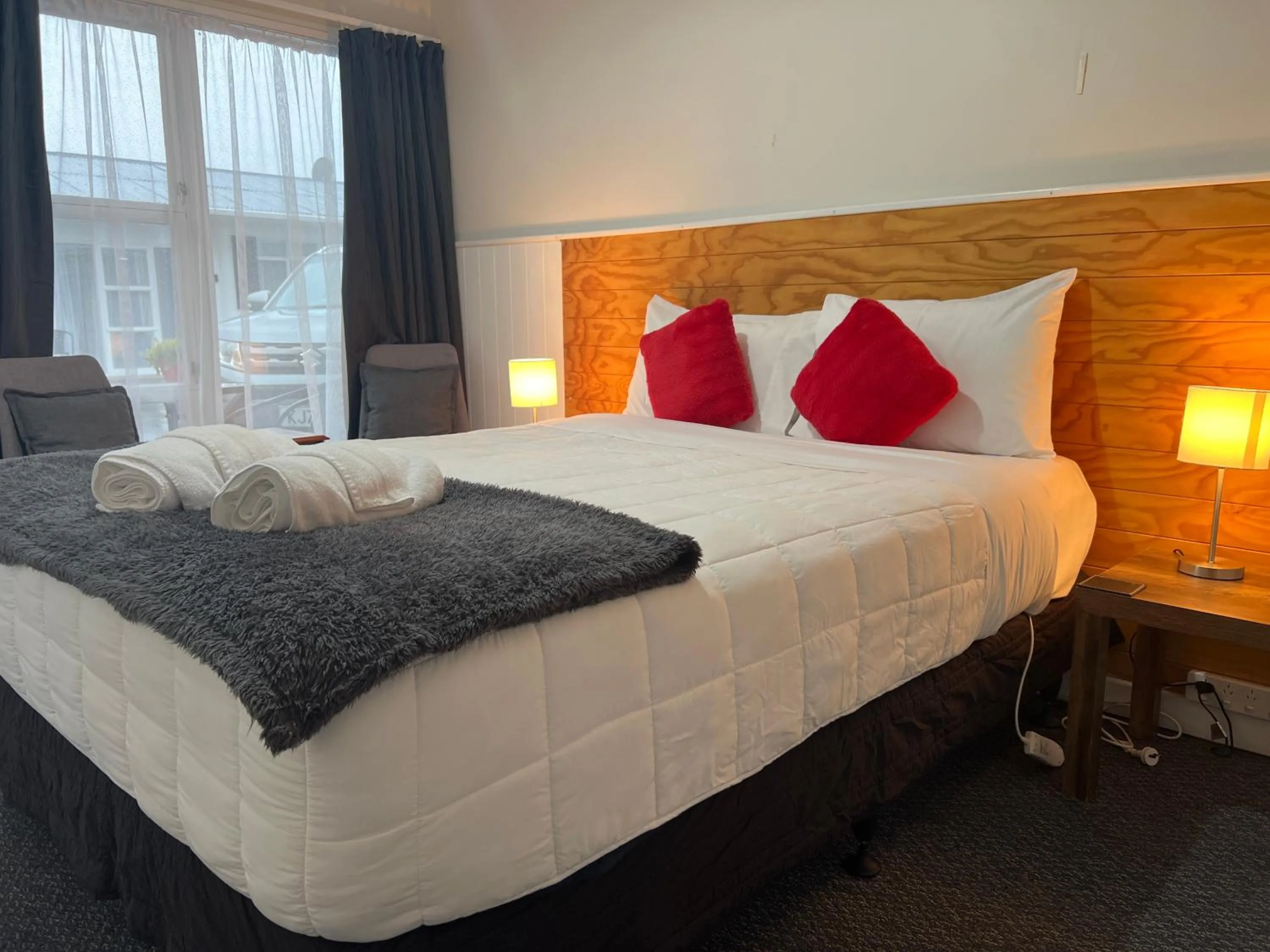 Bedroom, Bed in High Street Living Motel