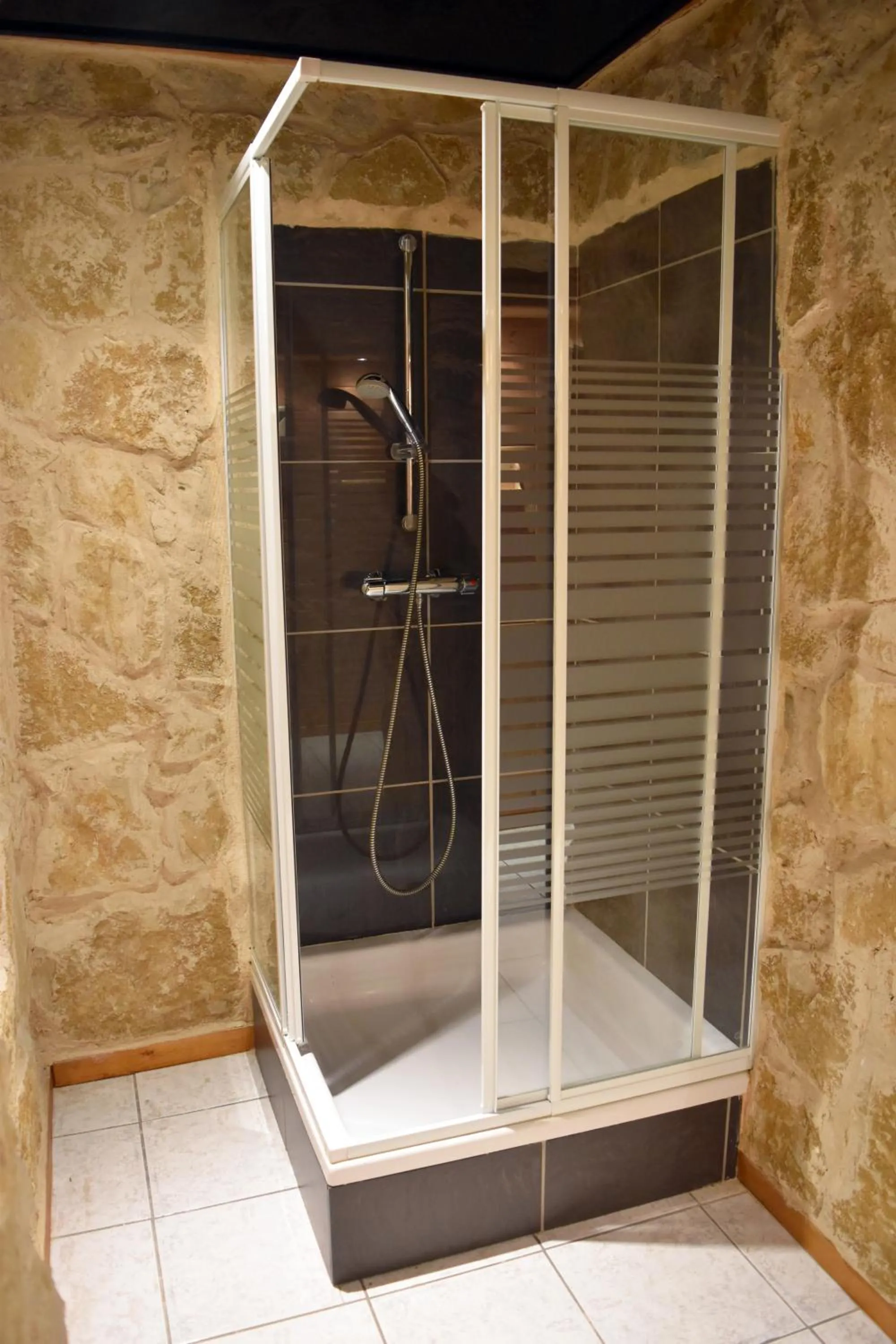 Shower in Hotel Le Pole Europeen