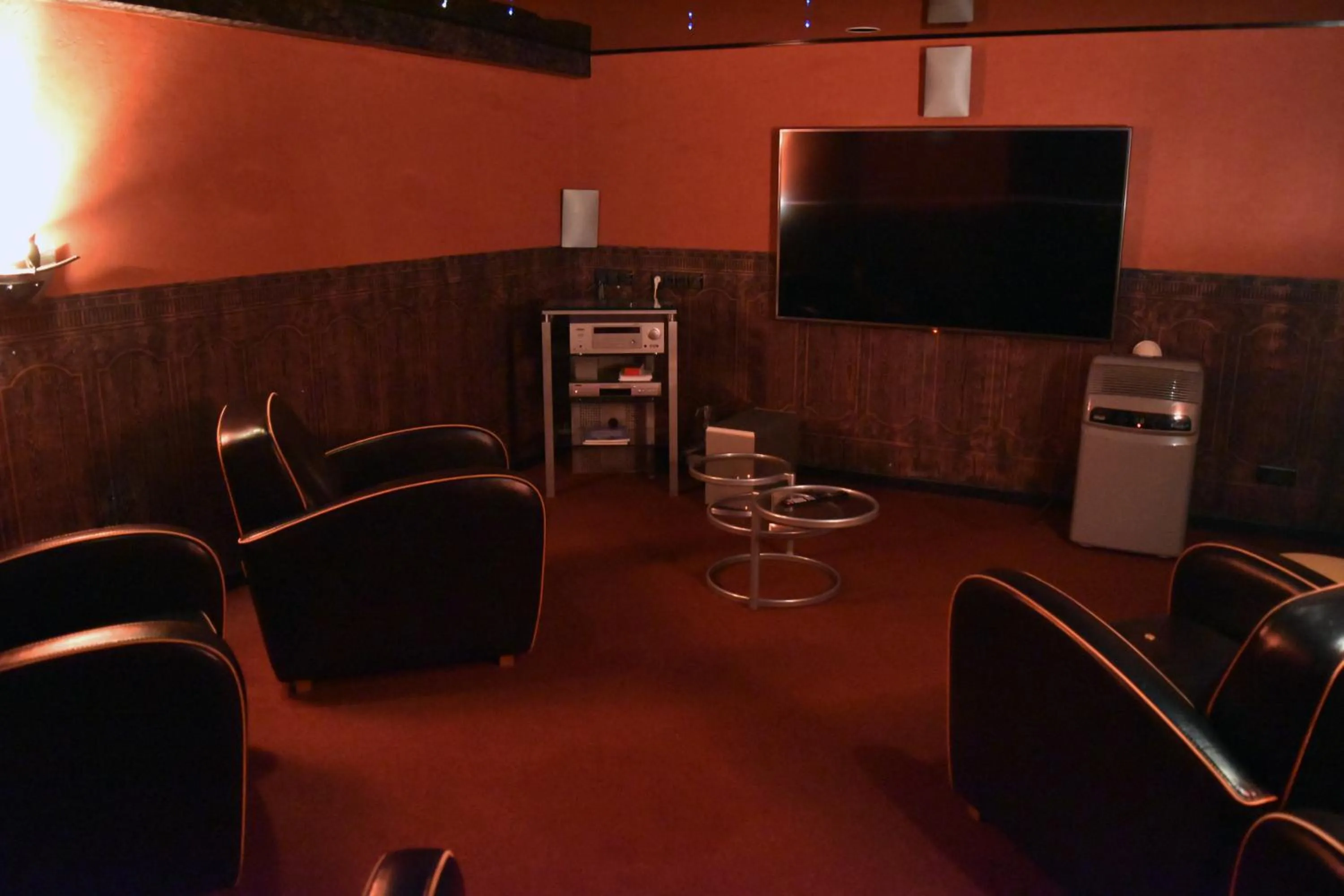 TV and multimedia in Hotel Le Pole Europeen