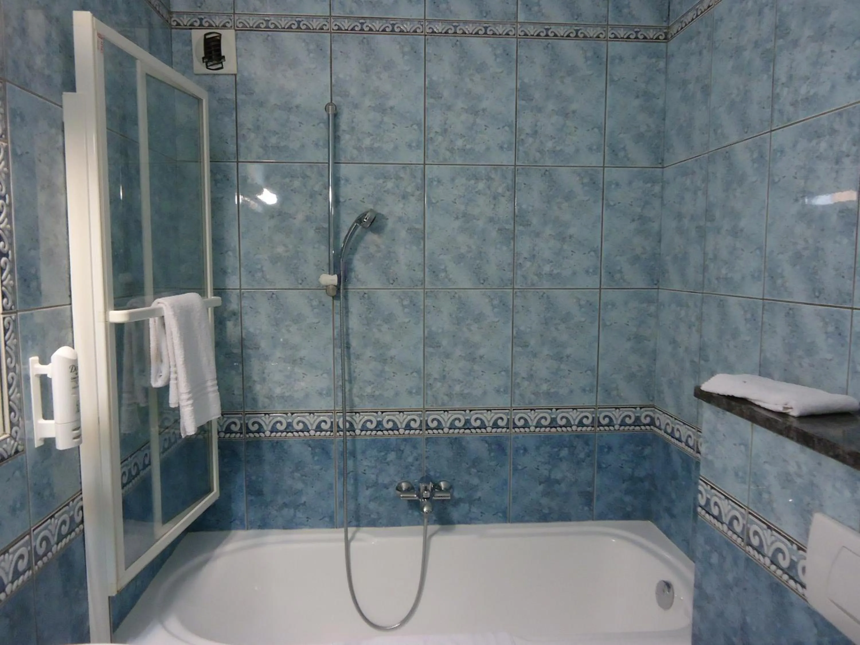 Bathroom in Hotel Le Pole Europeen