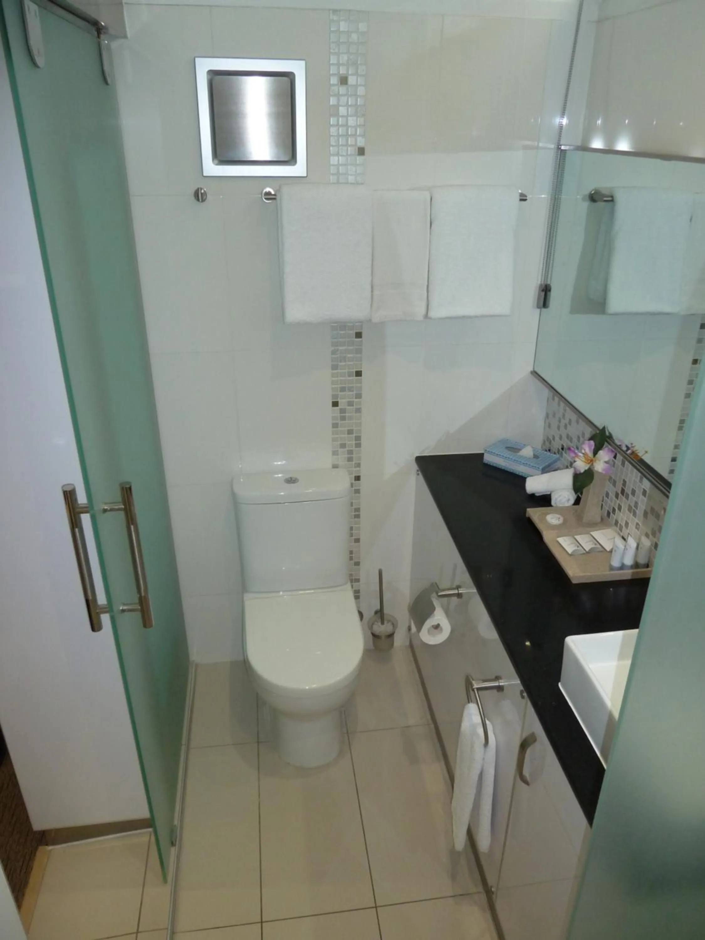 Shower in Moura Meridian Motel