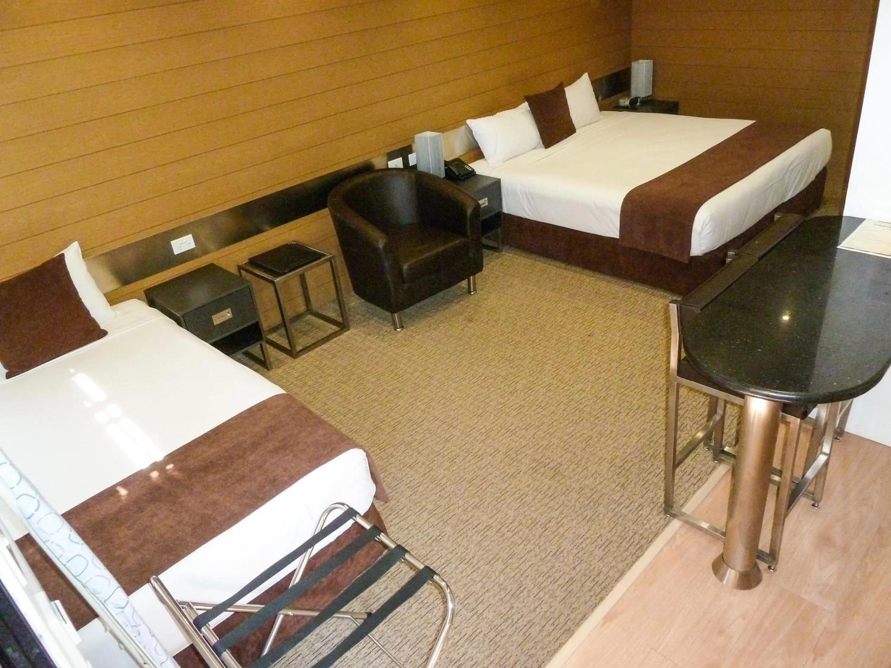 Shower, Bed in Moura Meridian Motel