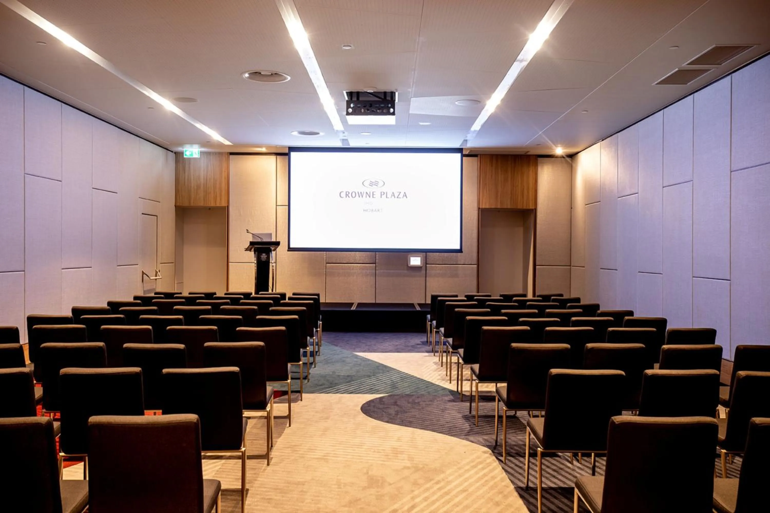 Meeting/conference room in Crowne Plaza Hobart by IHG