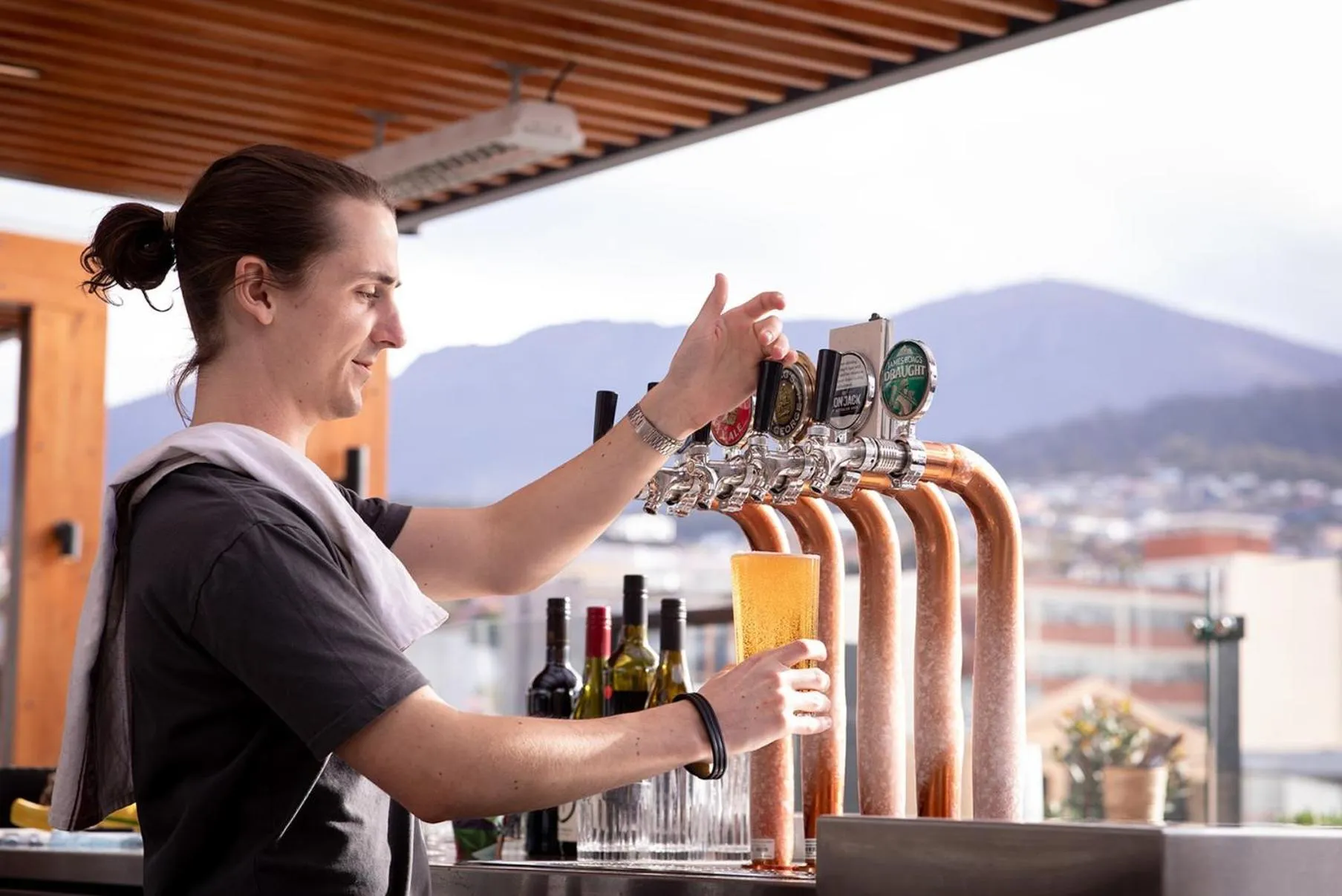 Restaurant/places to eat in Crowne Plaza Hobart by IHG