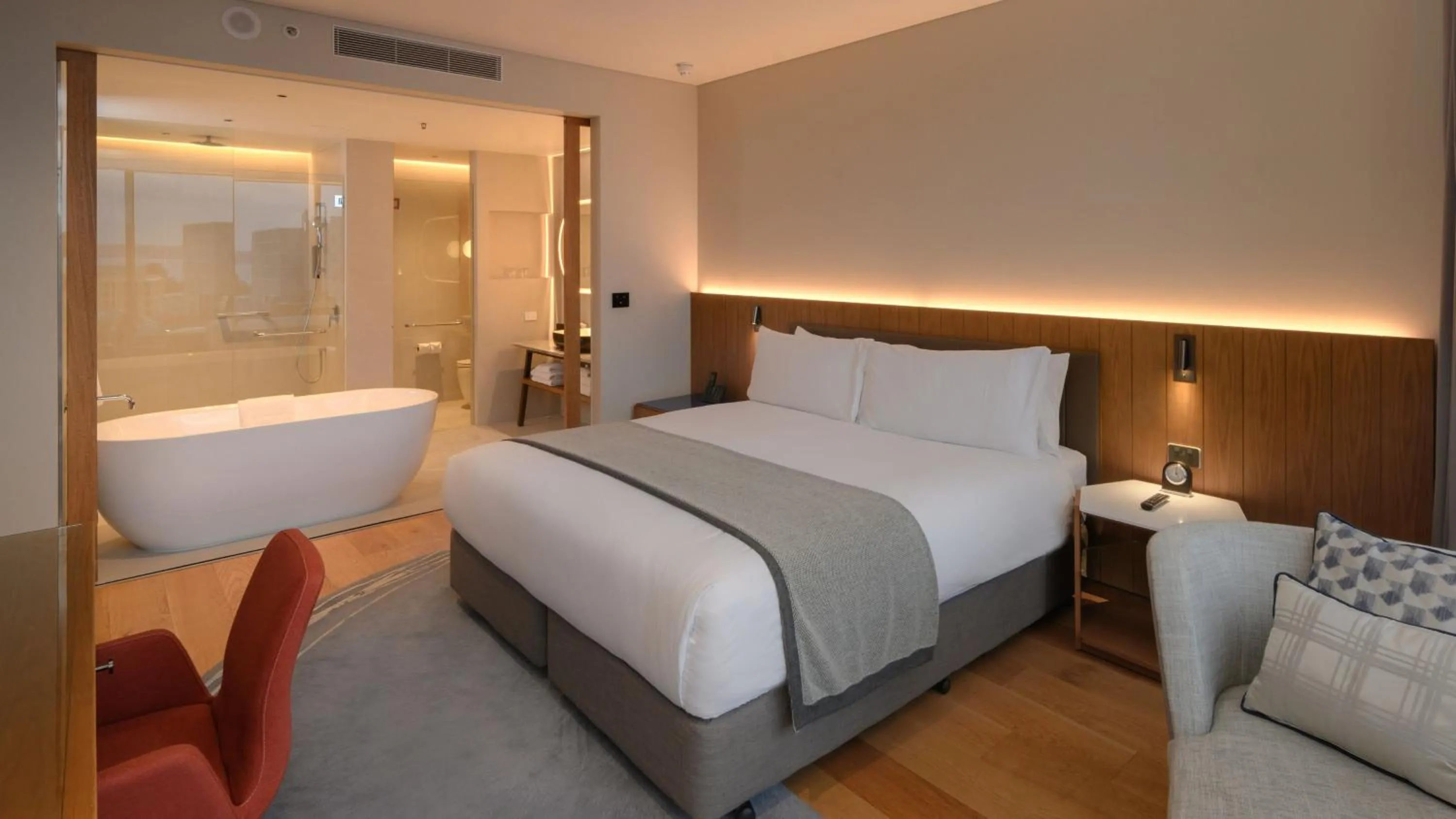 Photo of the whole room, Bed in Crowne Plaza Hobart by IHG