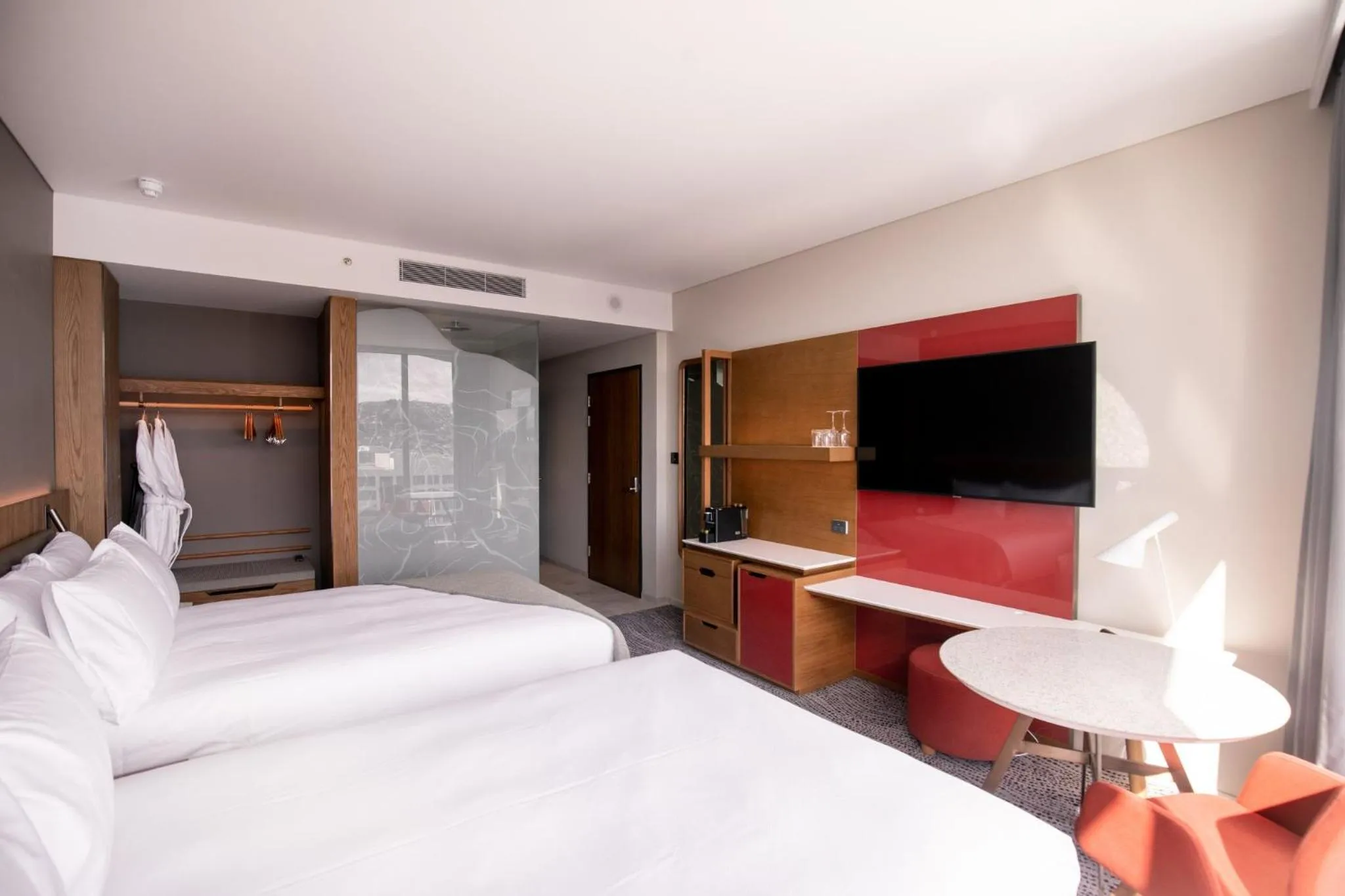 Photo of the whole room, Bed in Crowne Plaza Hobart by IHG