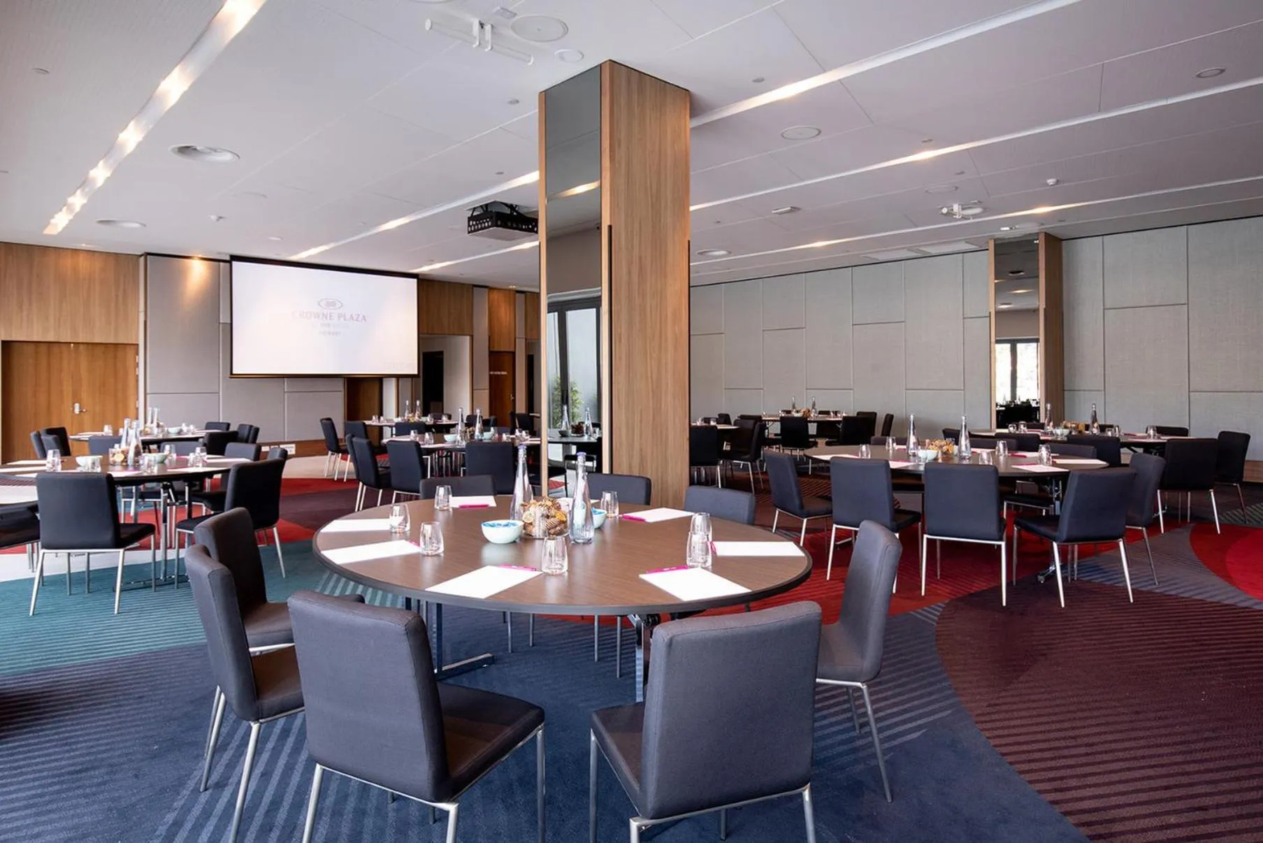 Meeting/conference room in Crowne Plaza Hobart by IHG