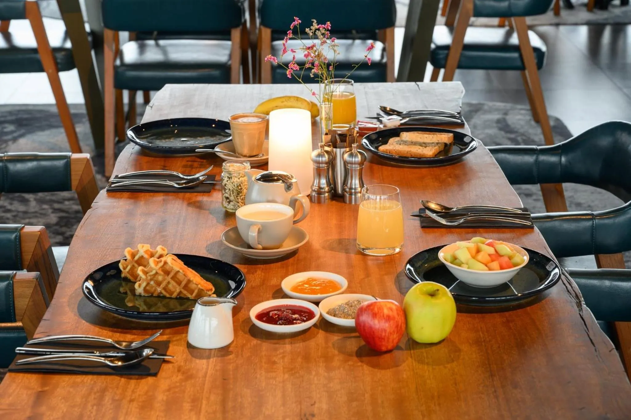 Photo of the whole room in Crowne Plaza Hobart by IHG