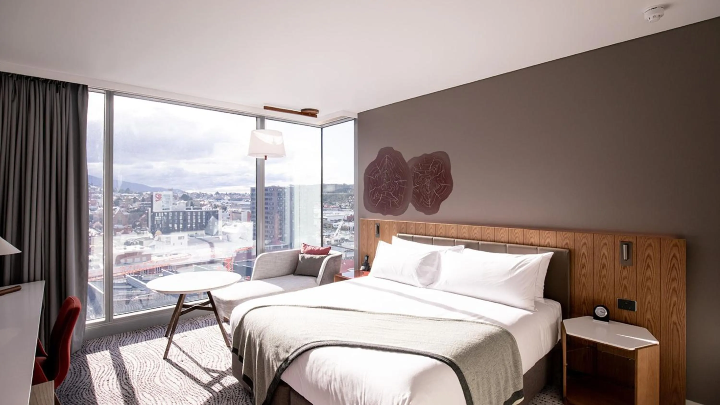 Photo of the whole room, Bed in Crowne Plaza Hobart by IHG