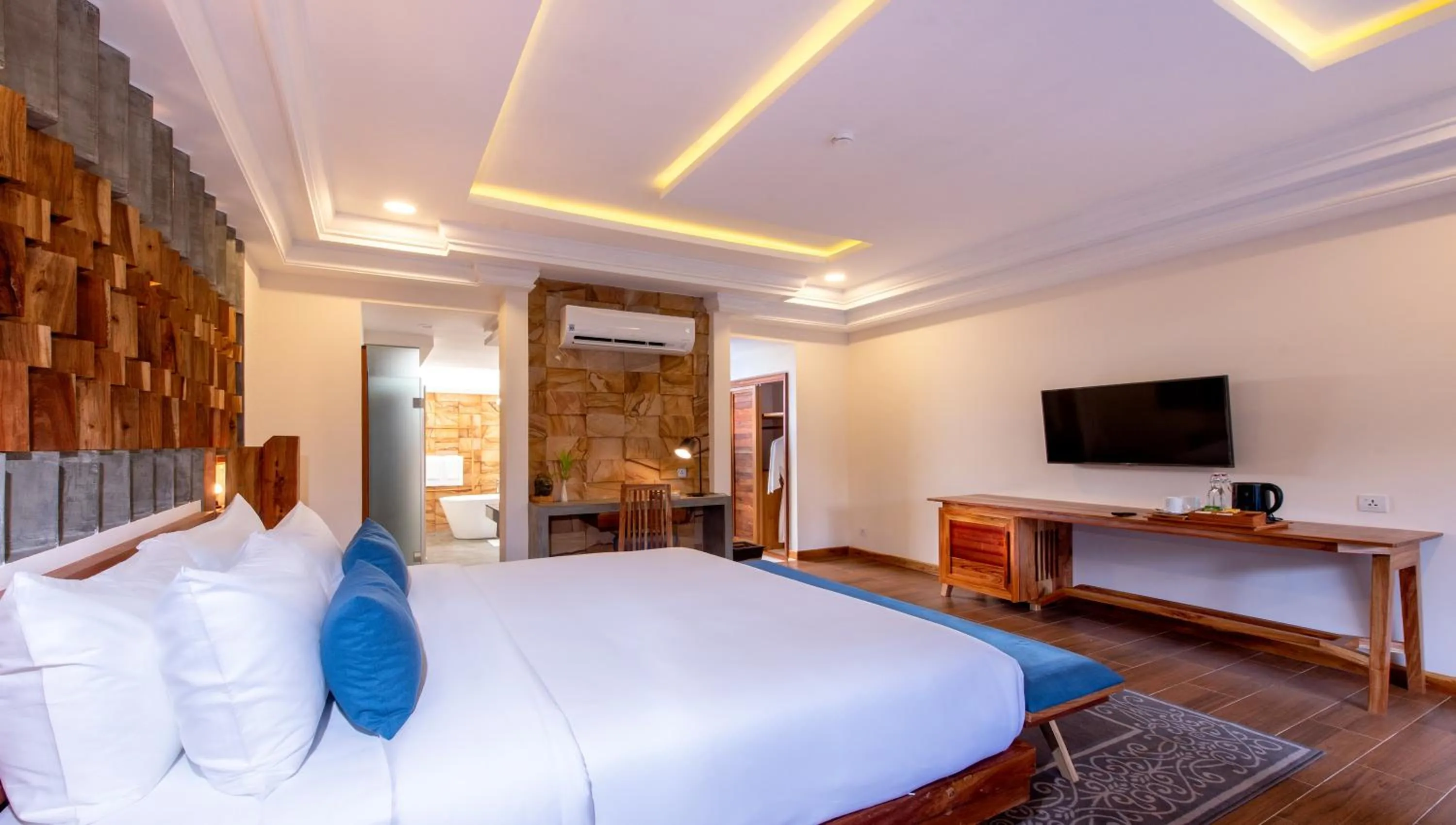 TV and multimedia, Bed in Araya Angkor Residence