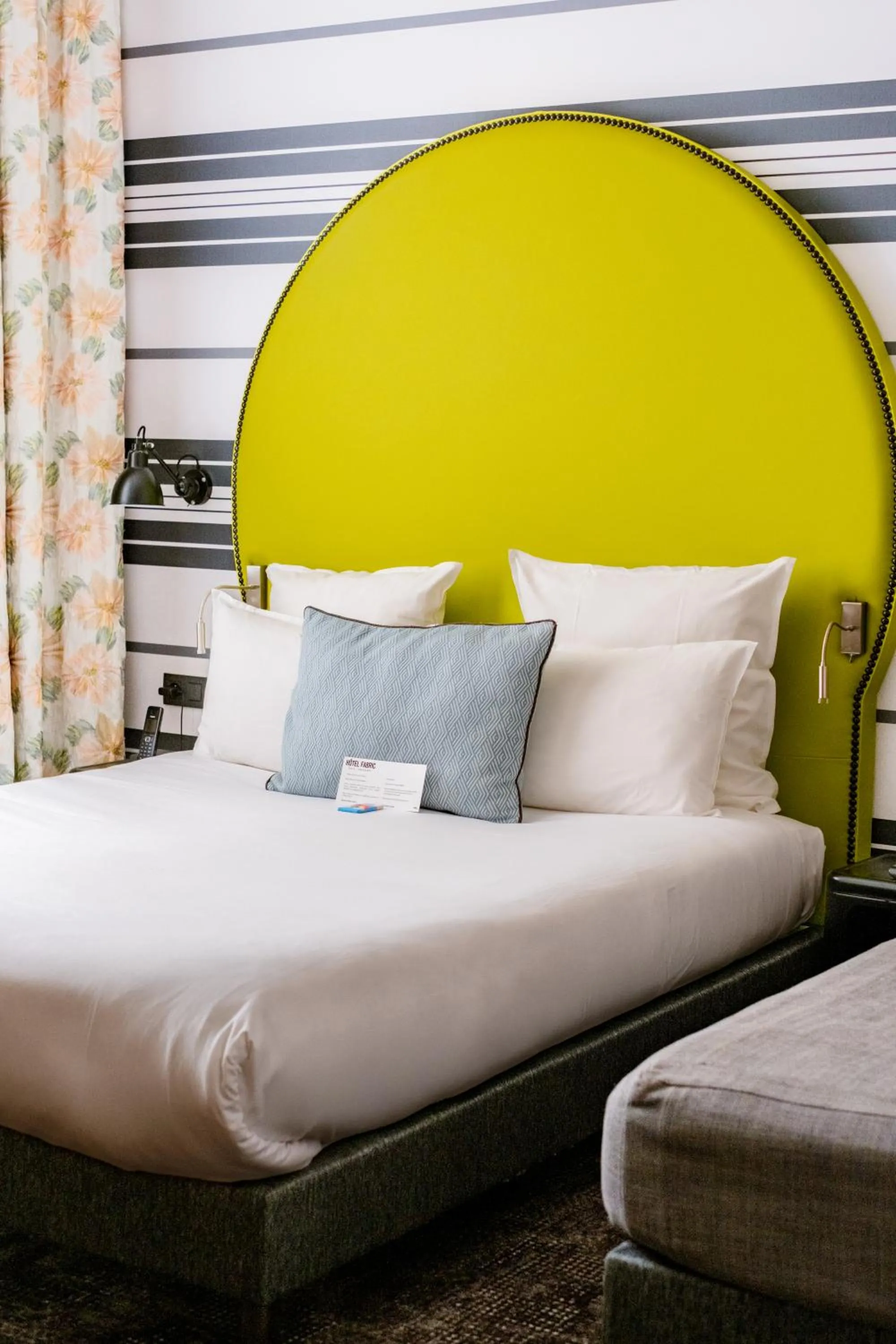 Bed in Hôtel Fabric