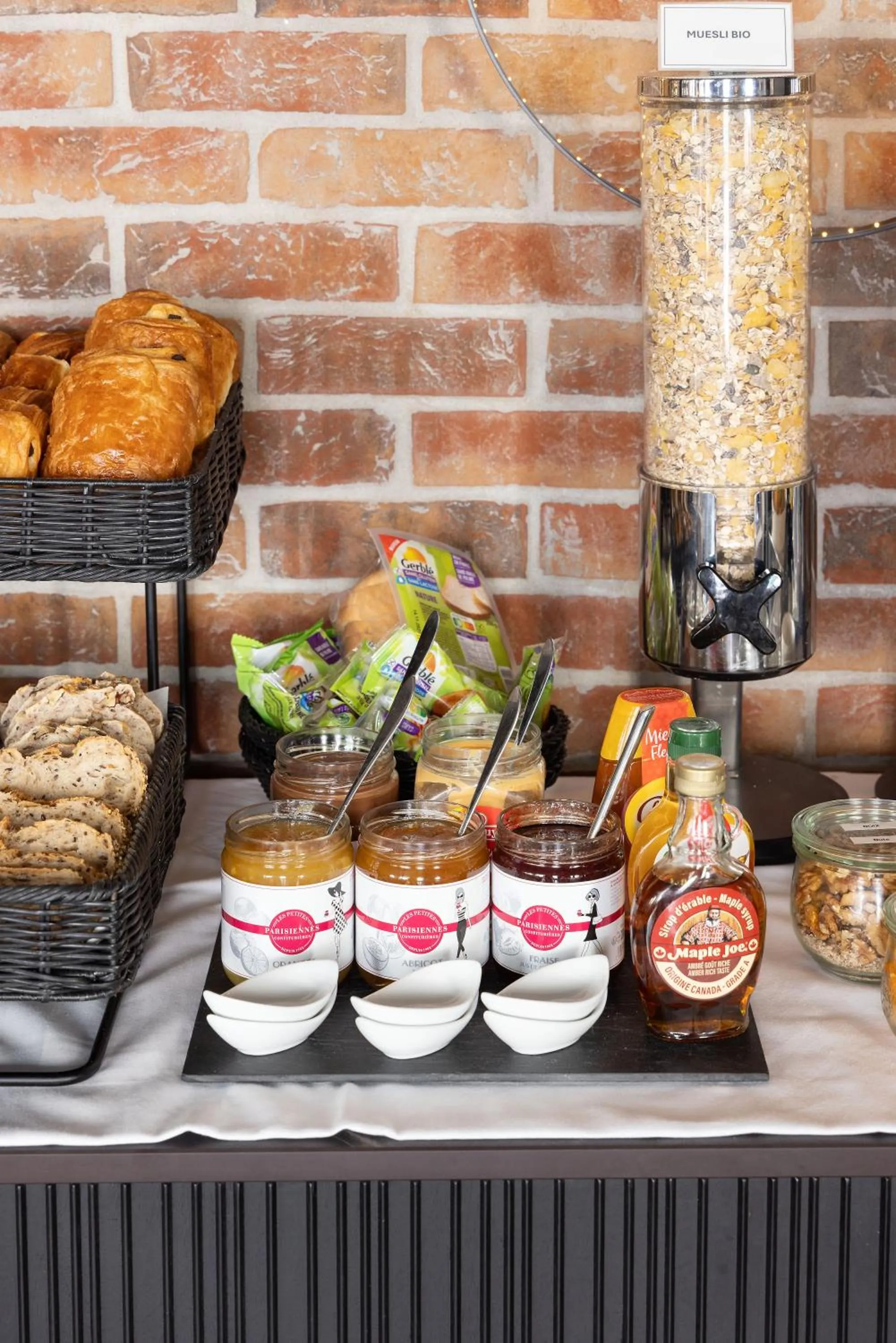 Restaurant/places to eat in Hôtel Fabric