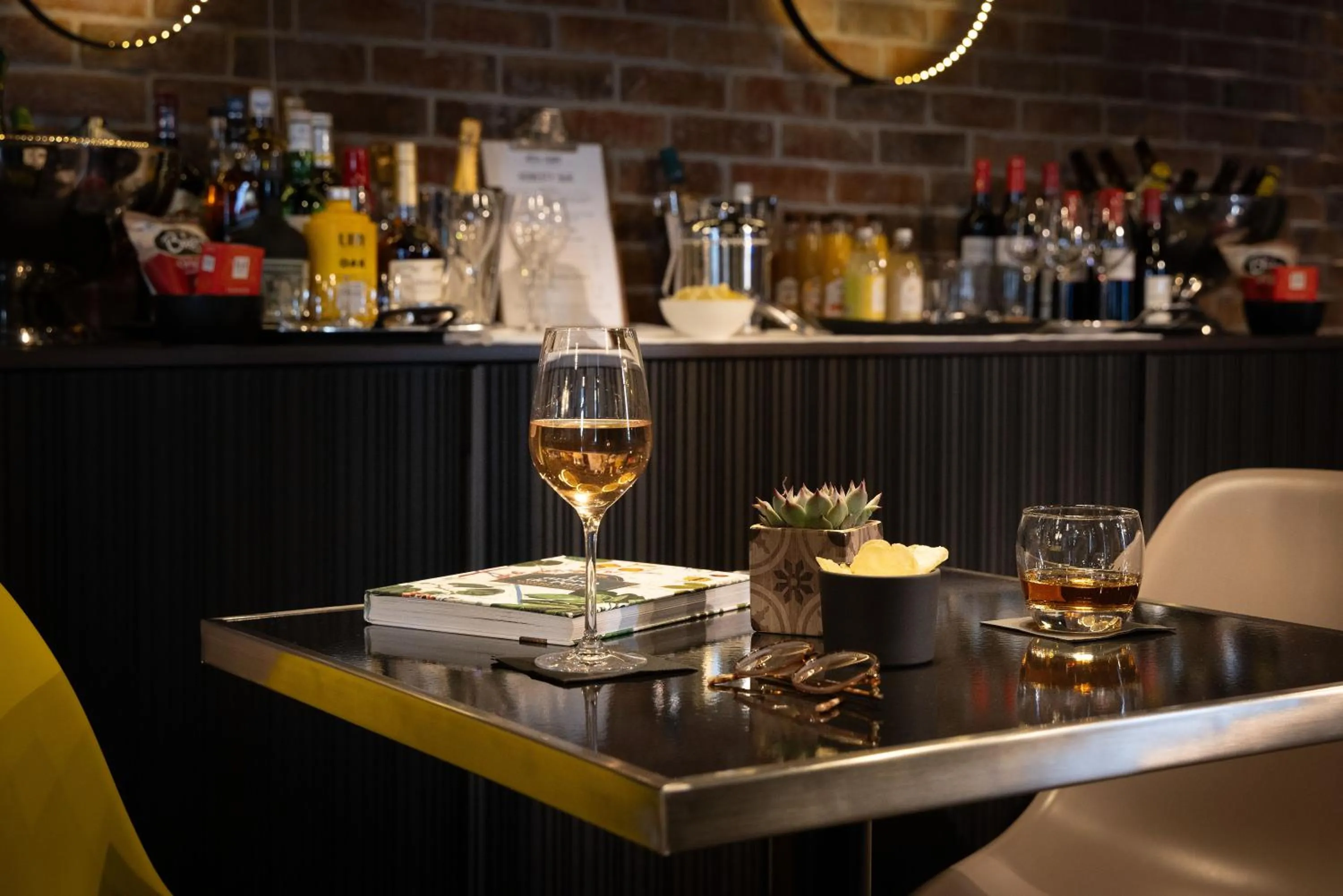 Lounge or bar in Hôtel Fabric