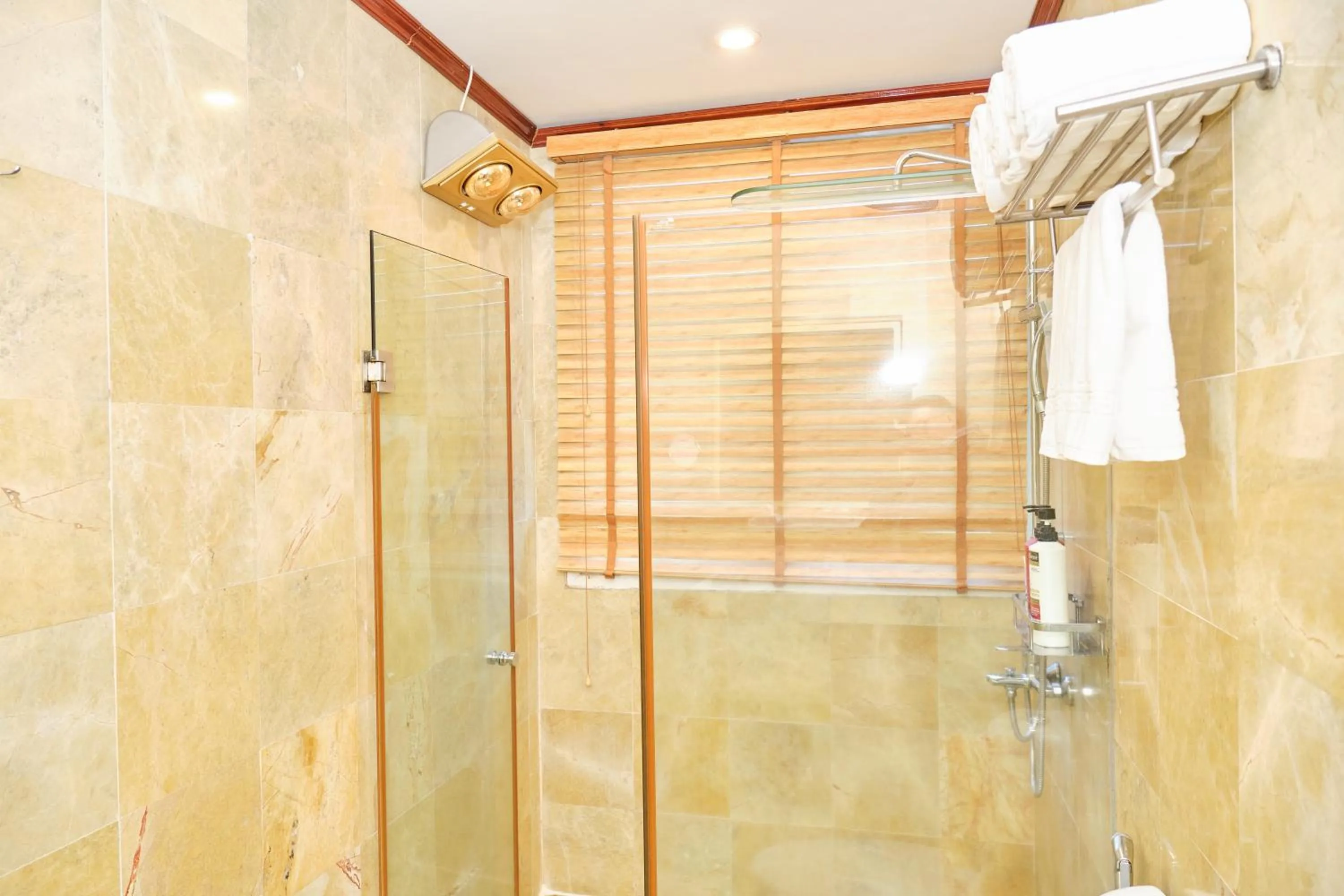 Shower in A25 Hotel - 12 Ngô Sỹ Liên